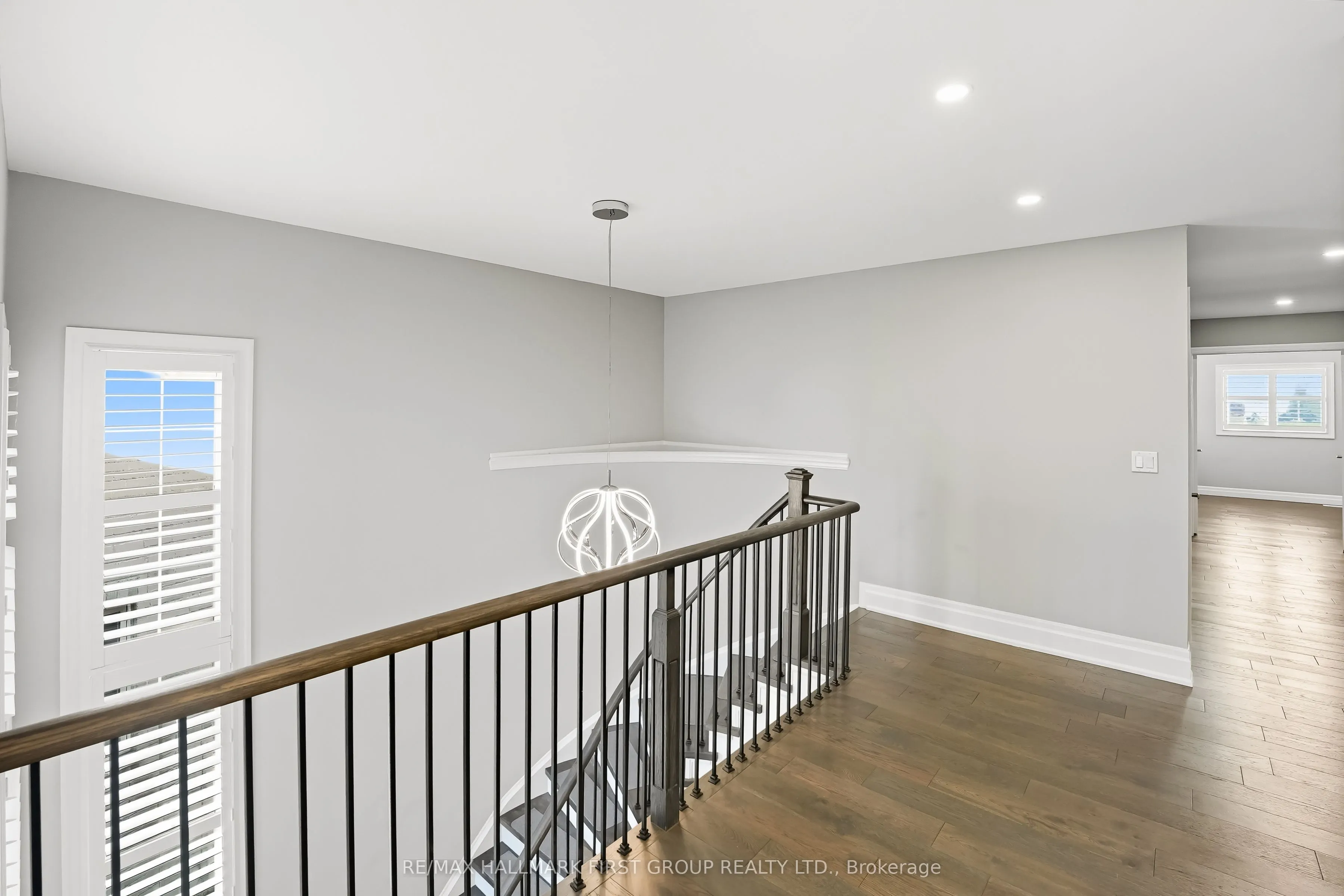 19 Purdy Place, #Main & Upper