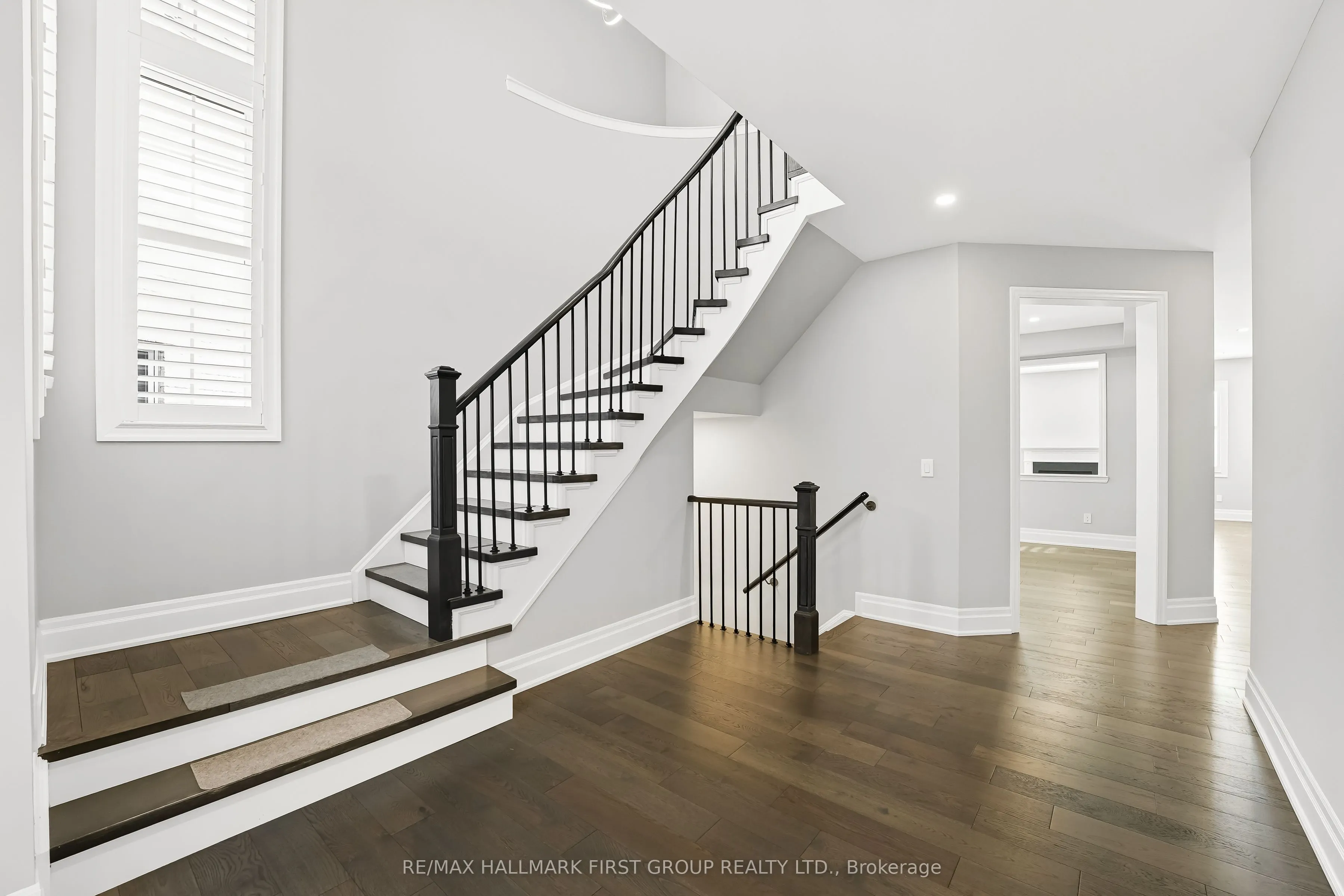 19 Purdy Place, #Main & Upper