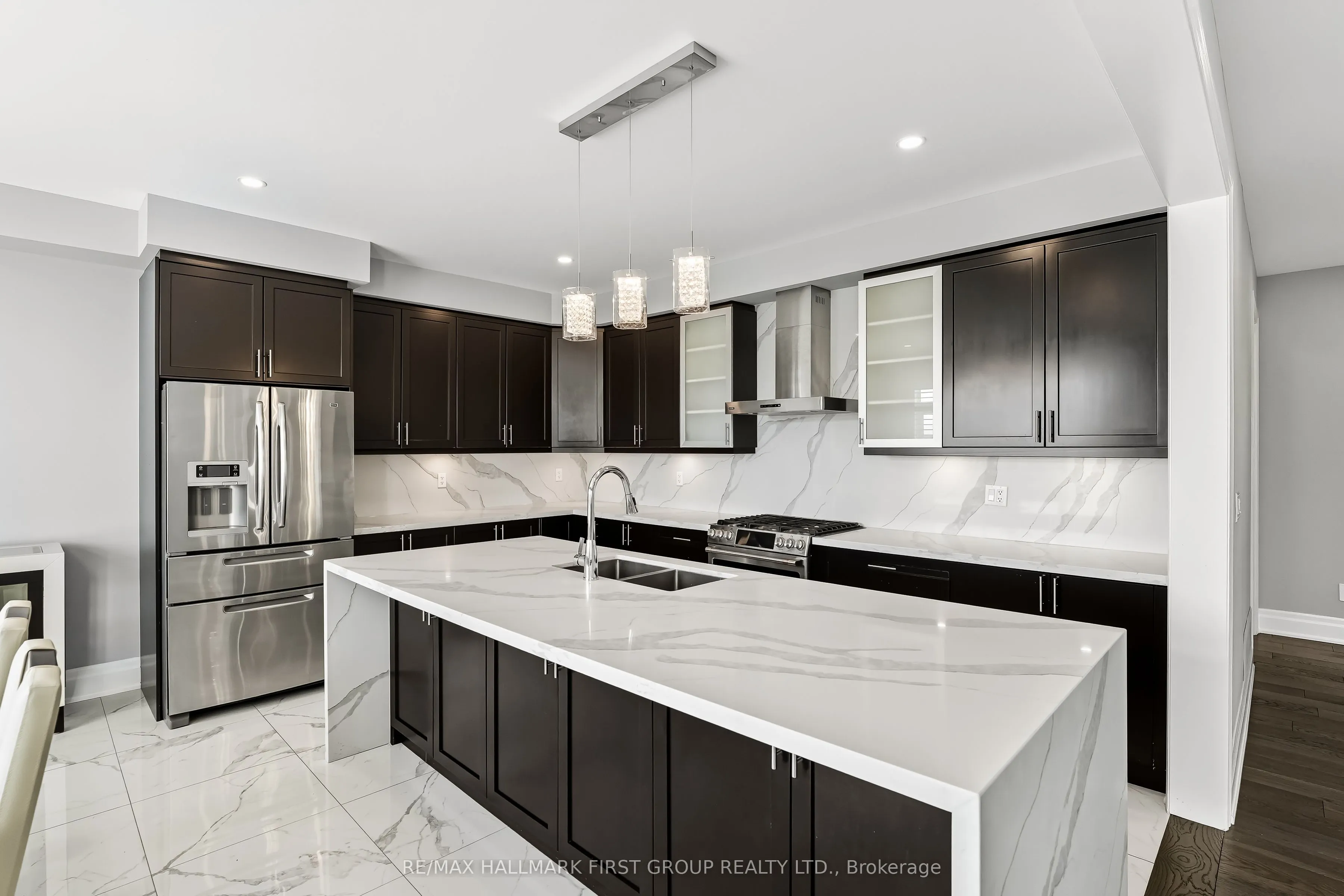 19 Purdy Place, #Main & Upper
