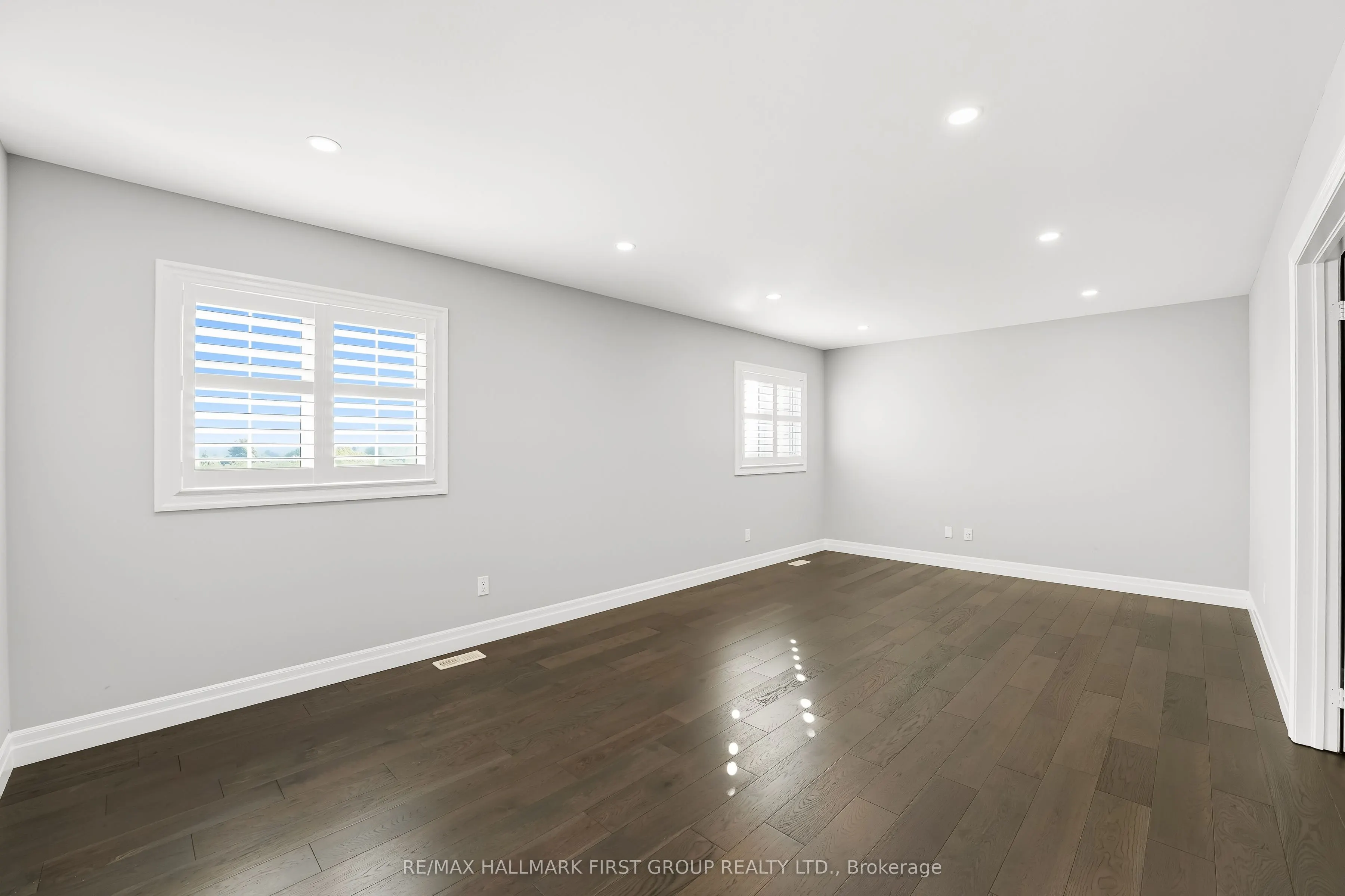 19 Purdy Place, #Main & Upper