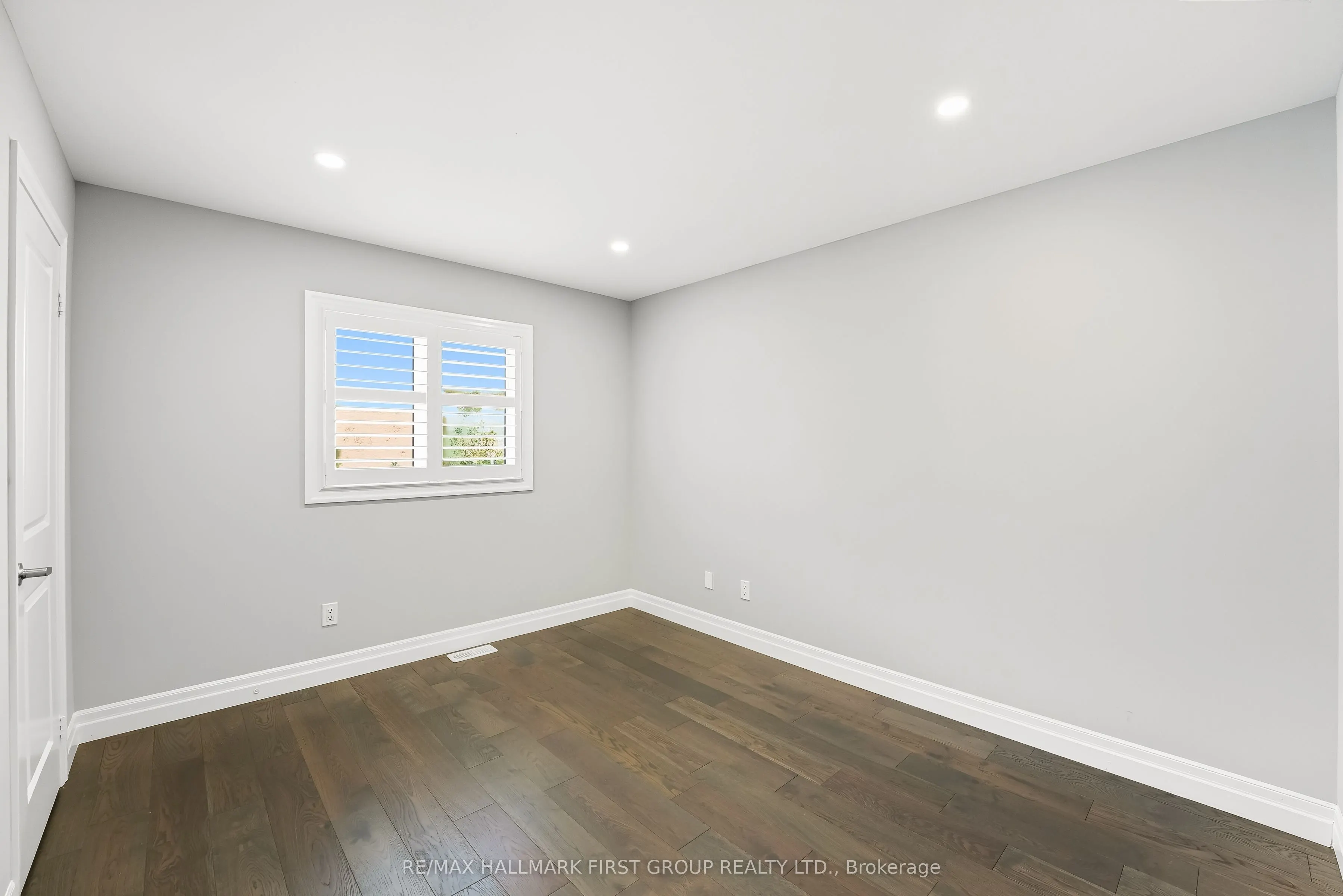 19 Purdy Place, #Main & Upper