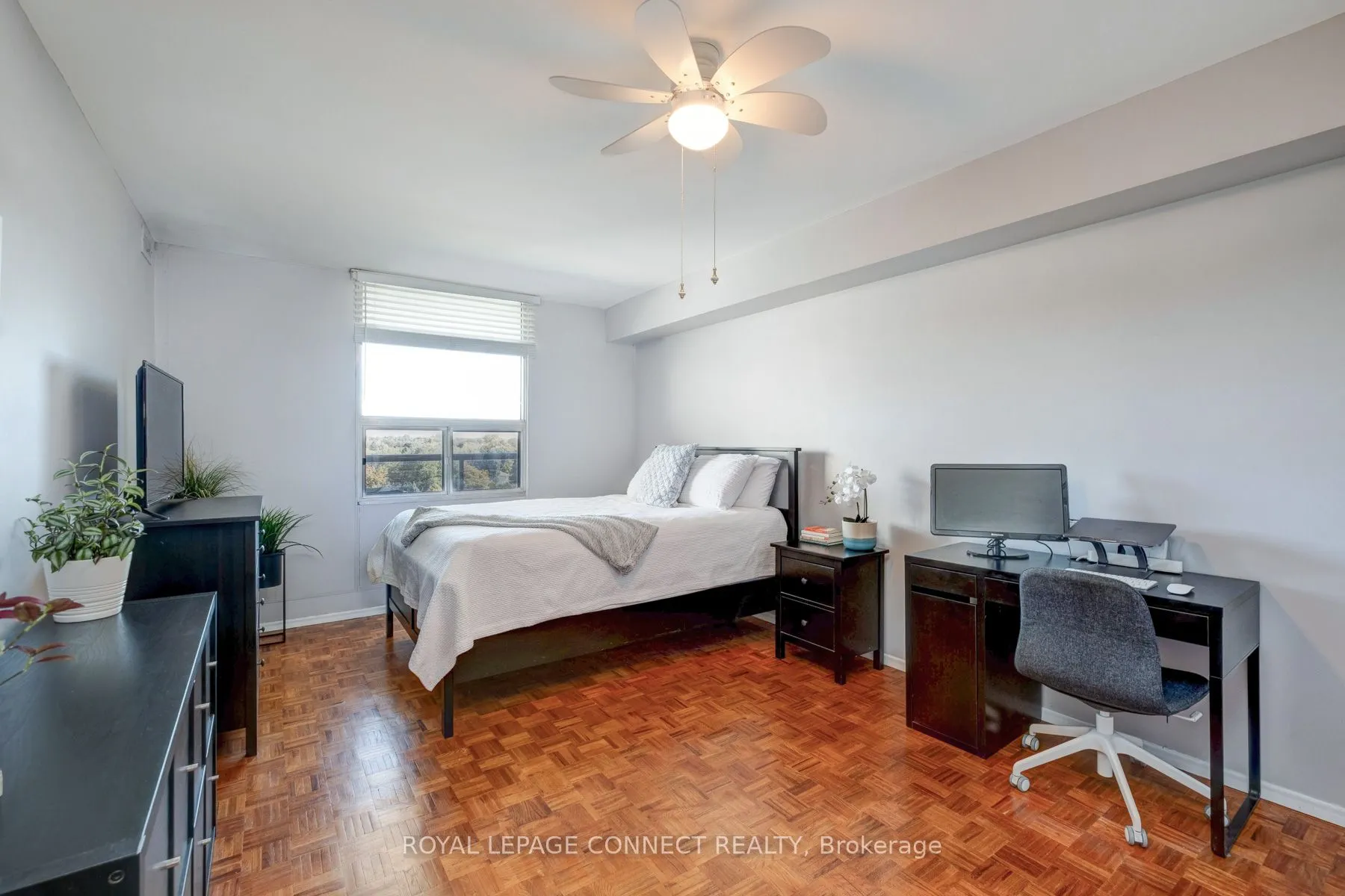 92 Church Street S, #906