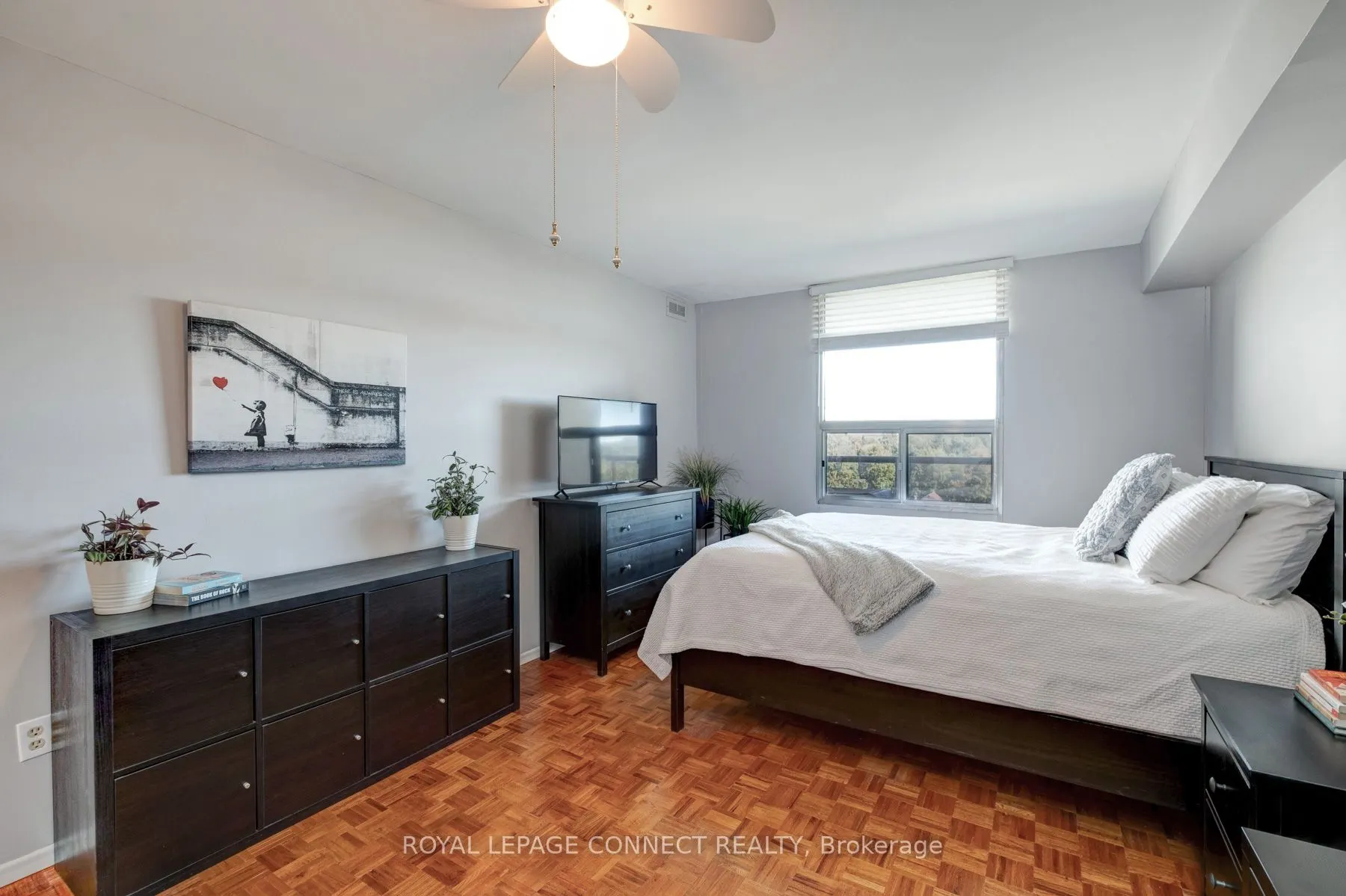 92 Church Street S, #906