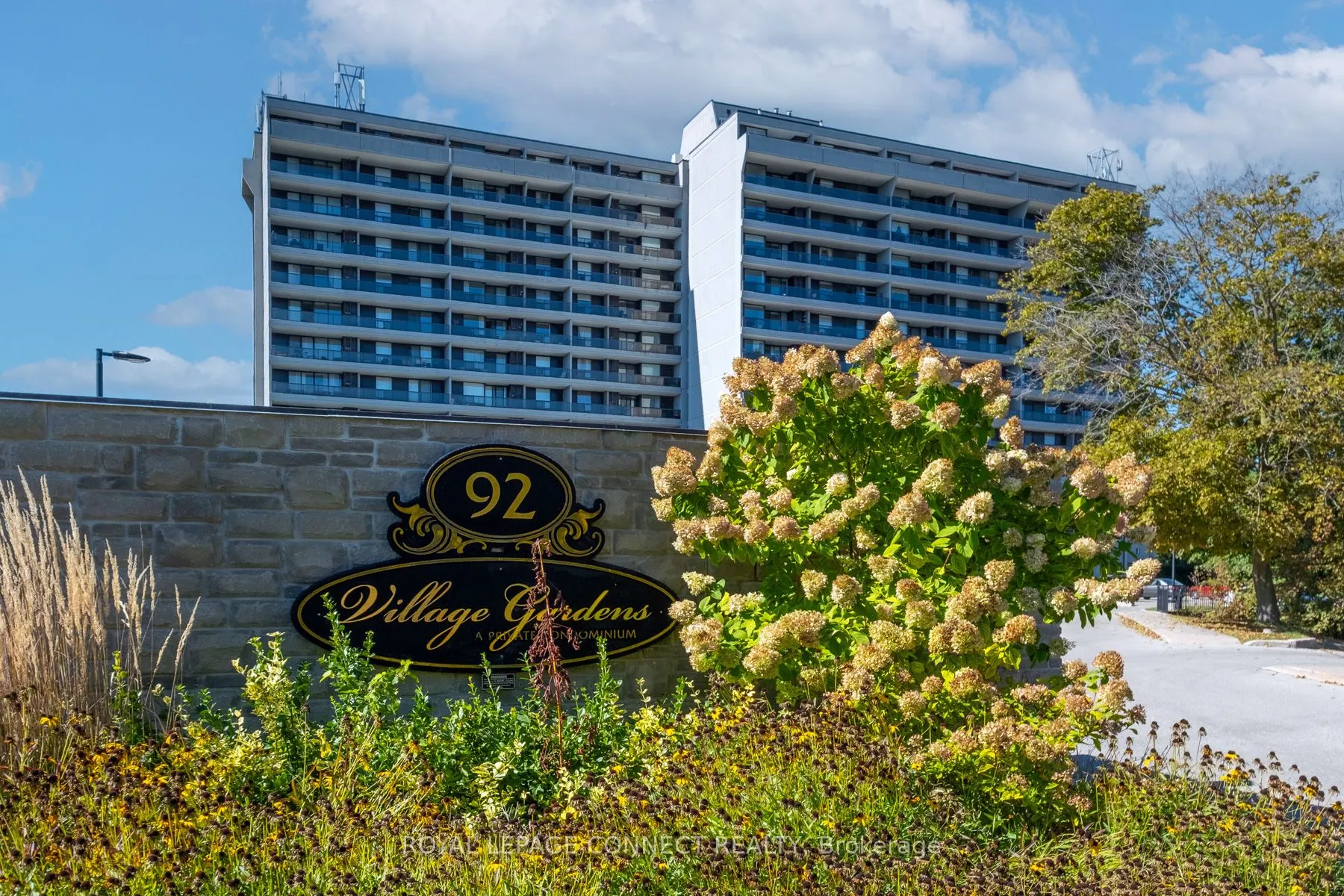 92 Church Street S, #906