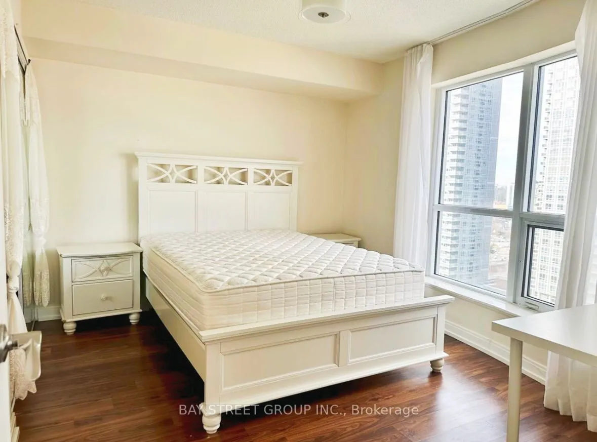 151 Village Green Square, #1908