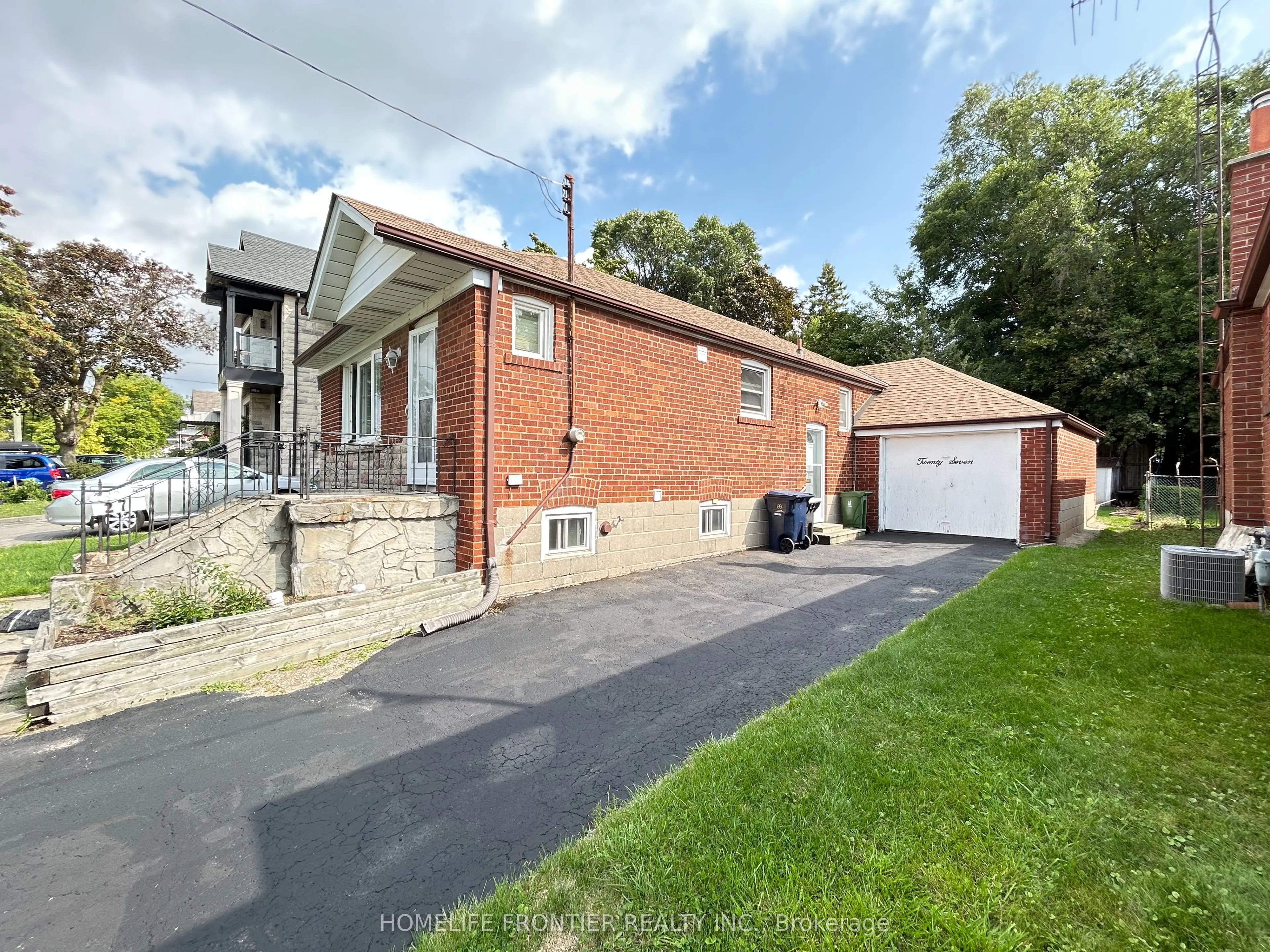 27 Rensburg Drive