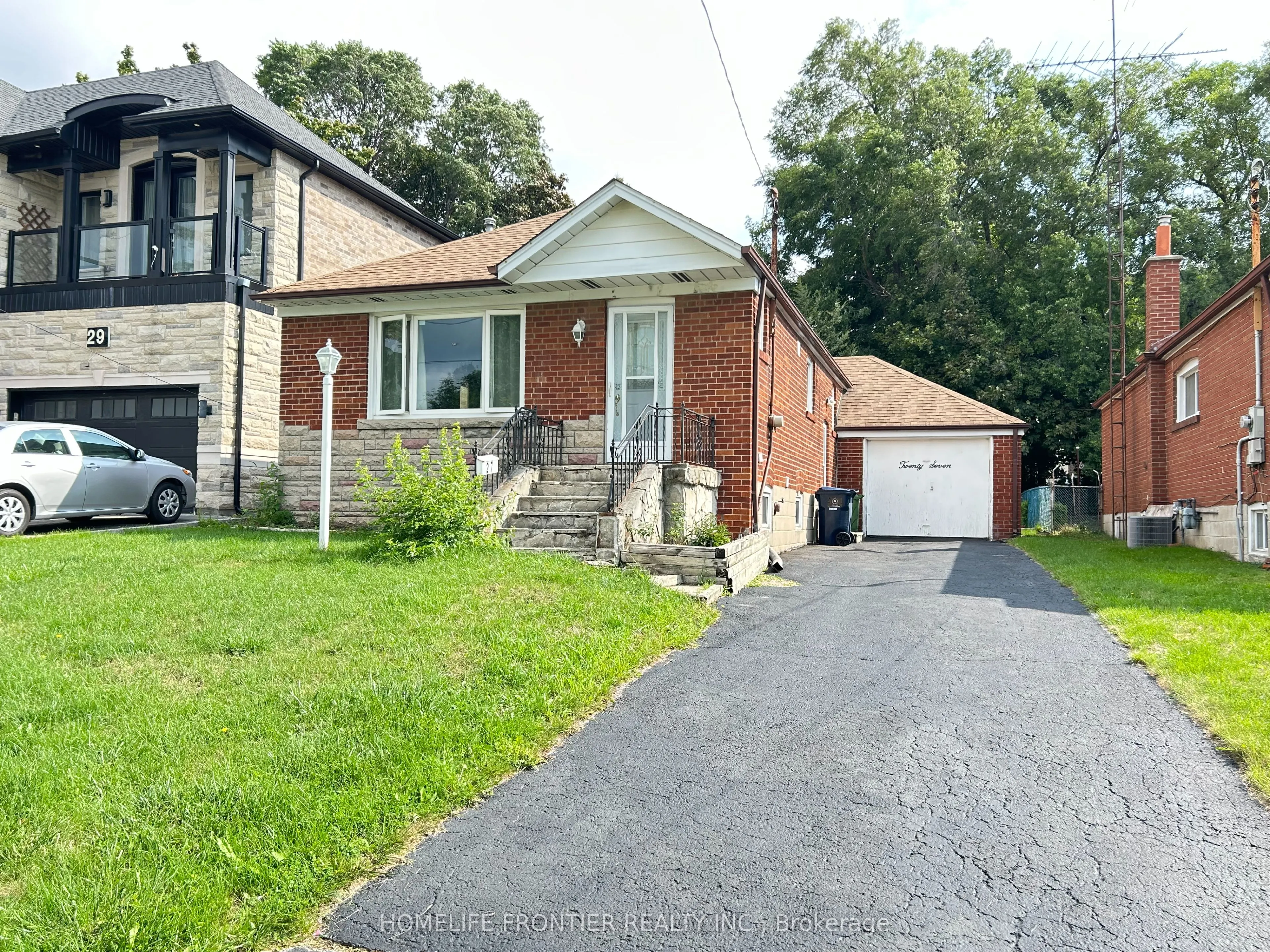 27 Rensburg Drive