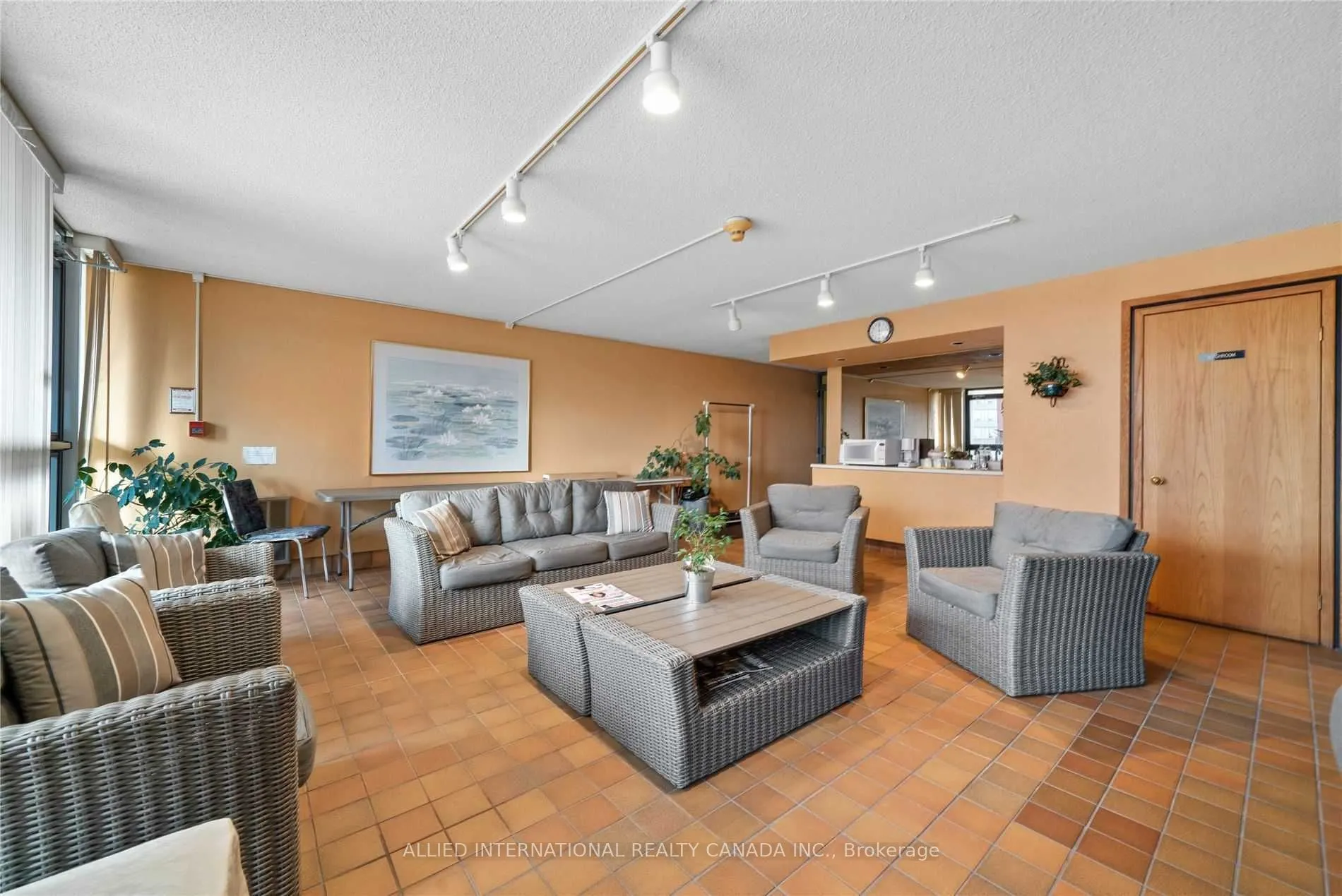 80 Athol Street E, #404