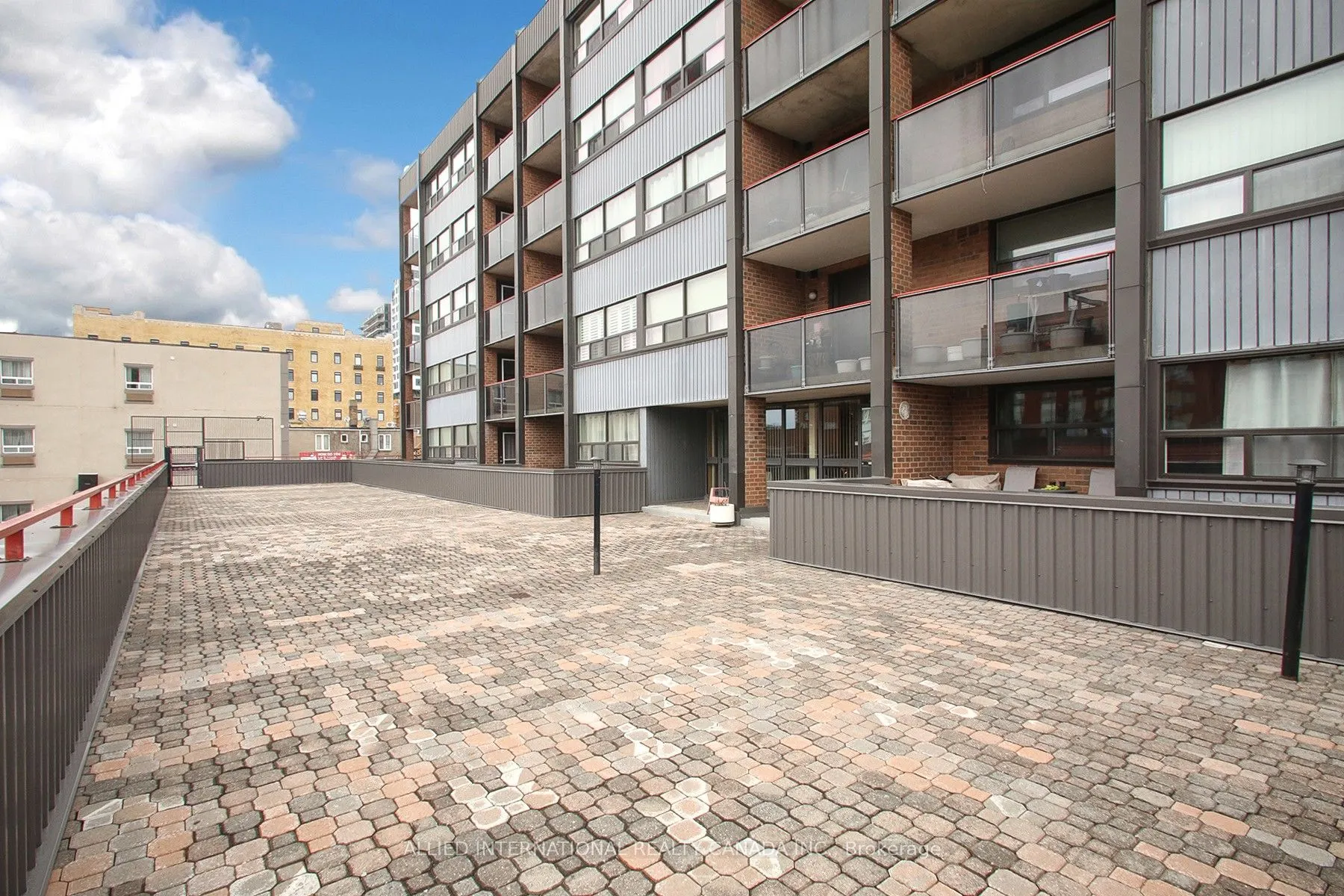 80 Athol Street E, #404