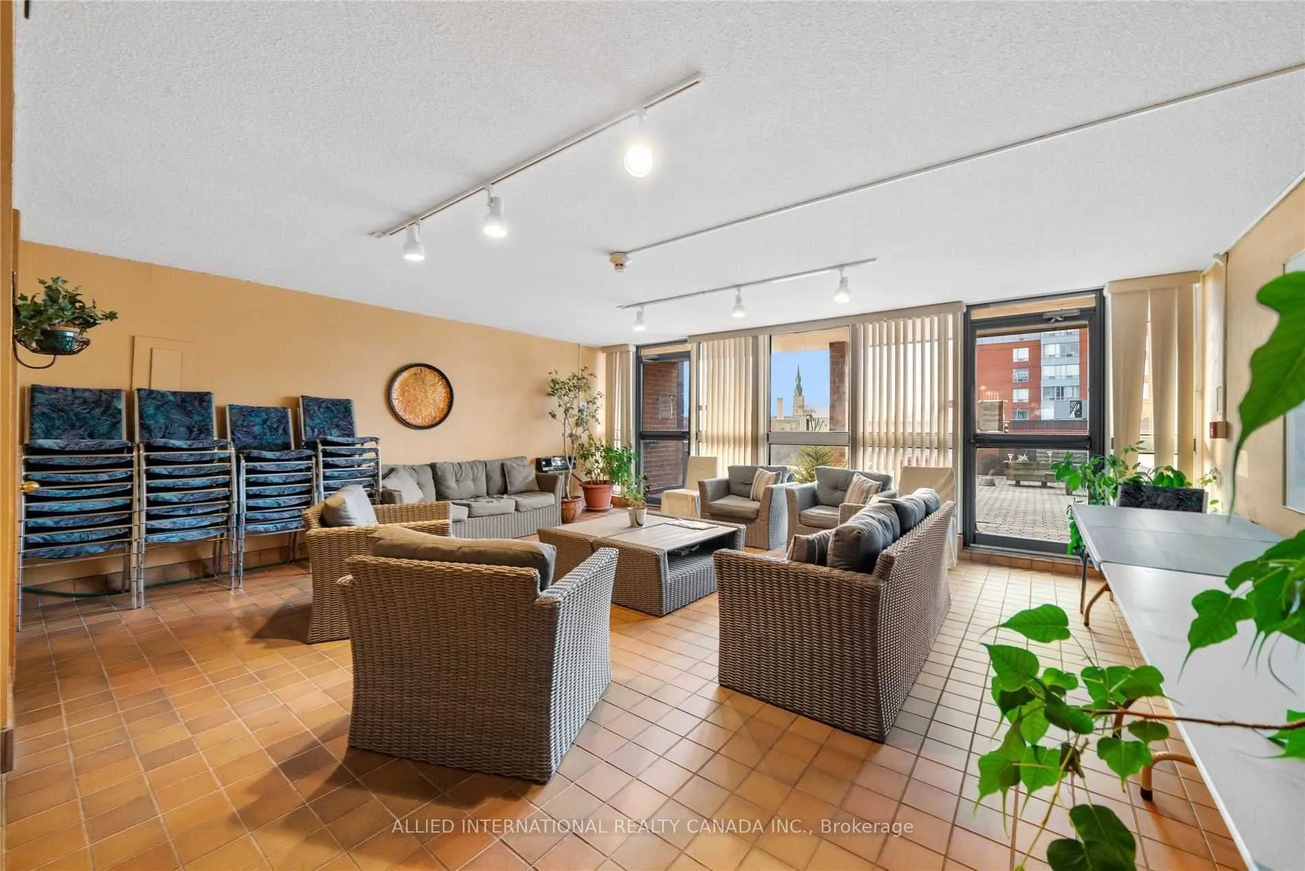 80 Athol Street E, #404