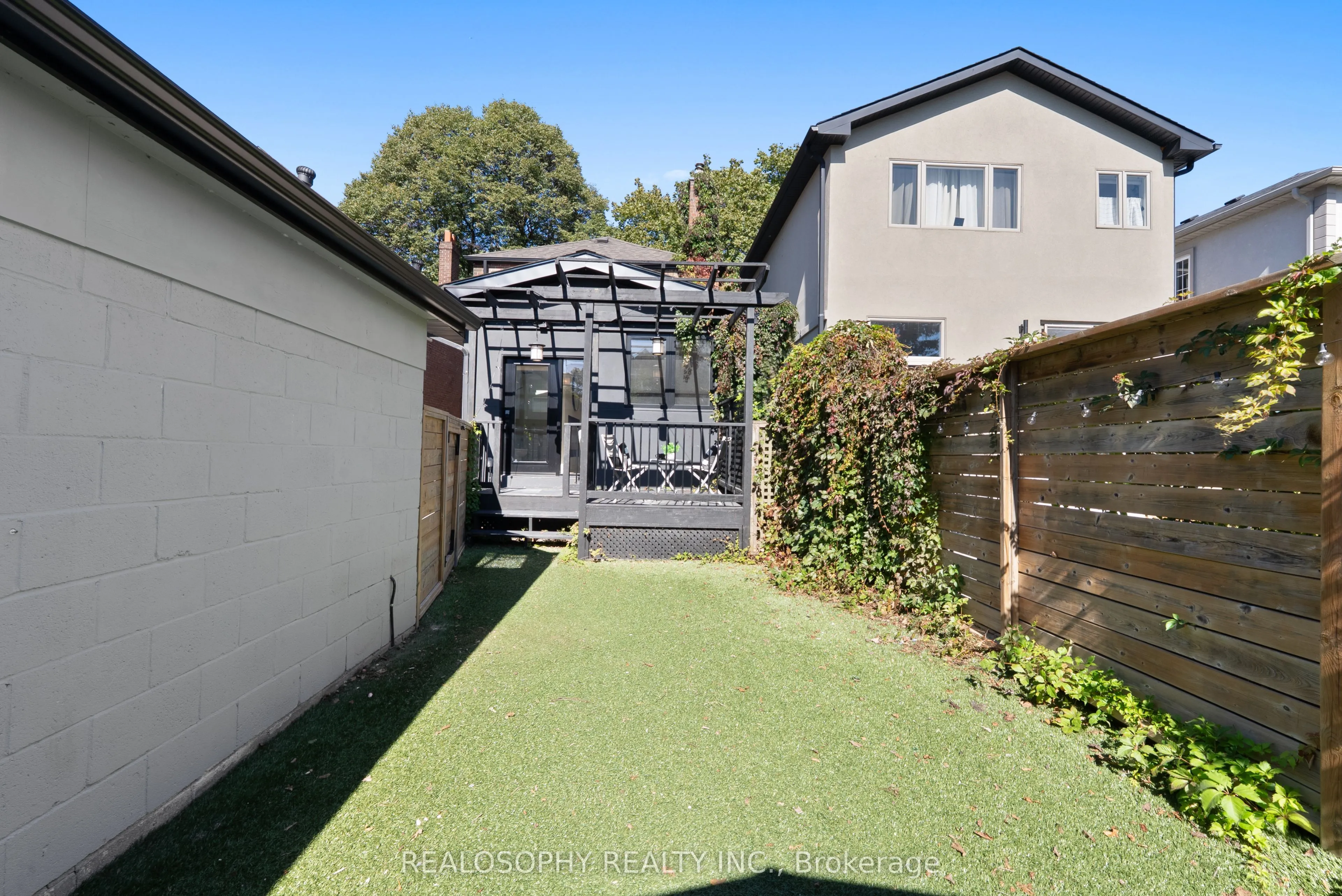 69 Wallington Avenue