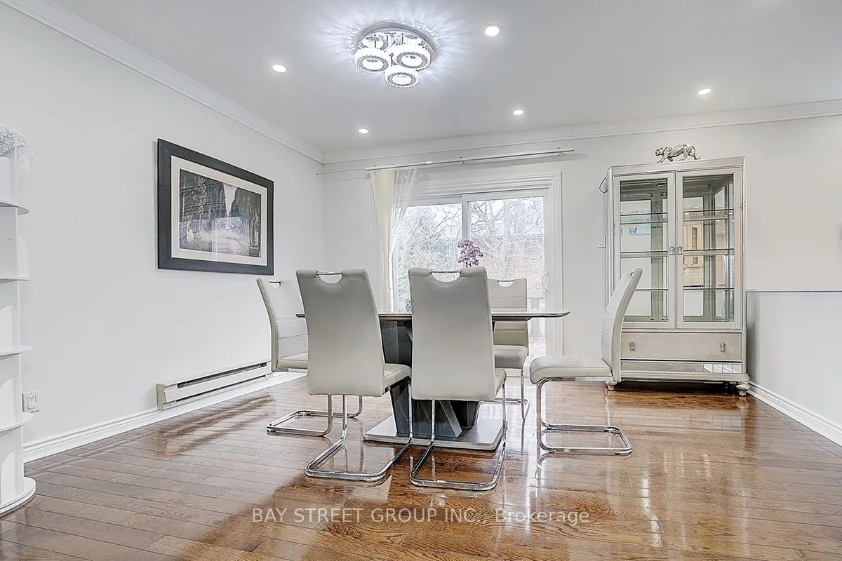 6 Larwood Boulevard