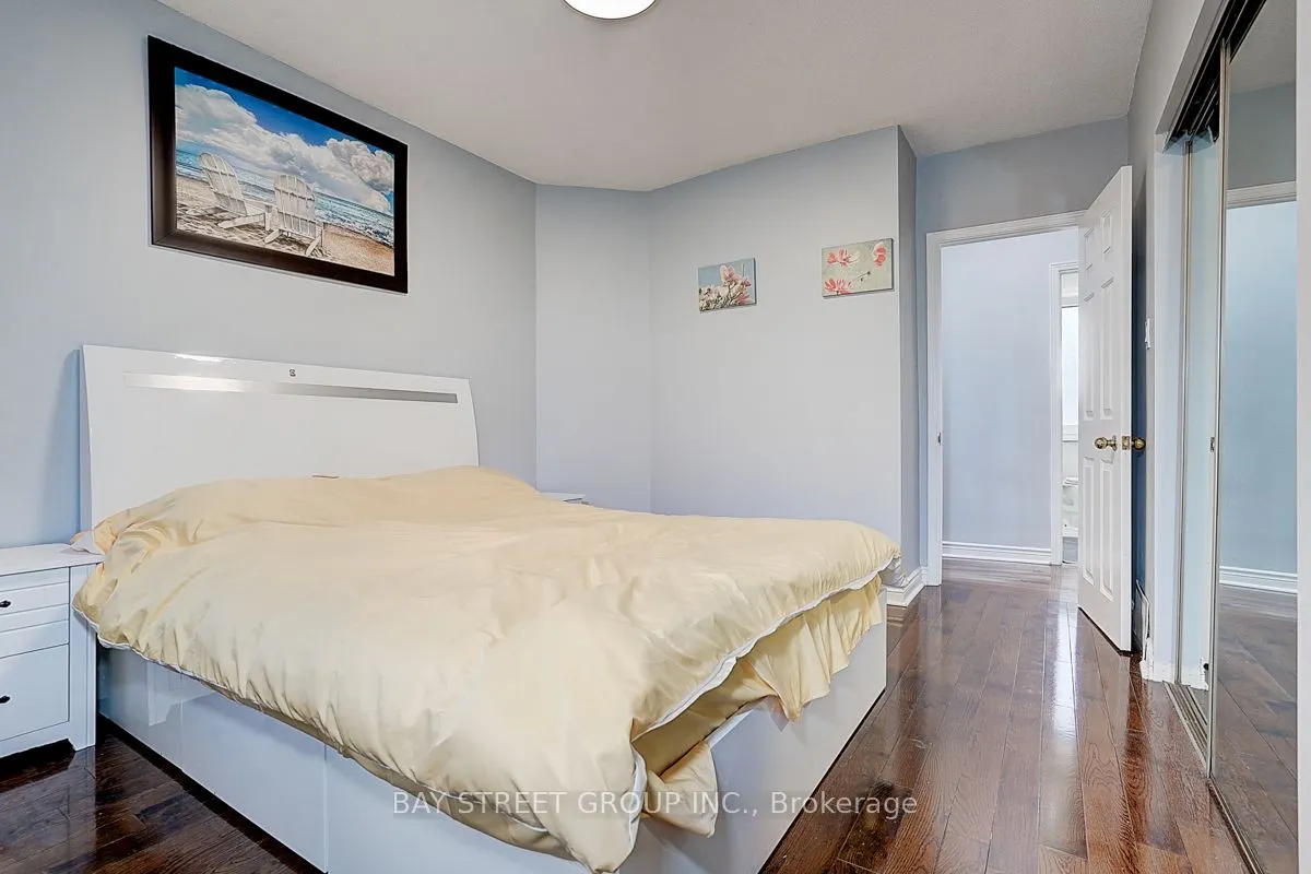 6 Larwood Boulevard