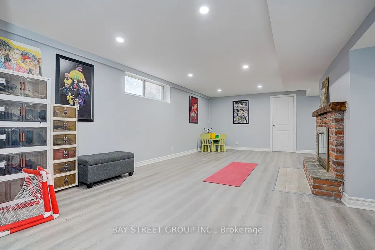 6 Larwood Boulevard