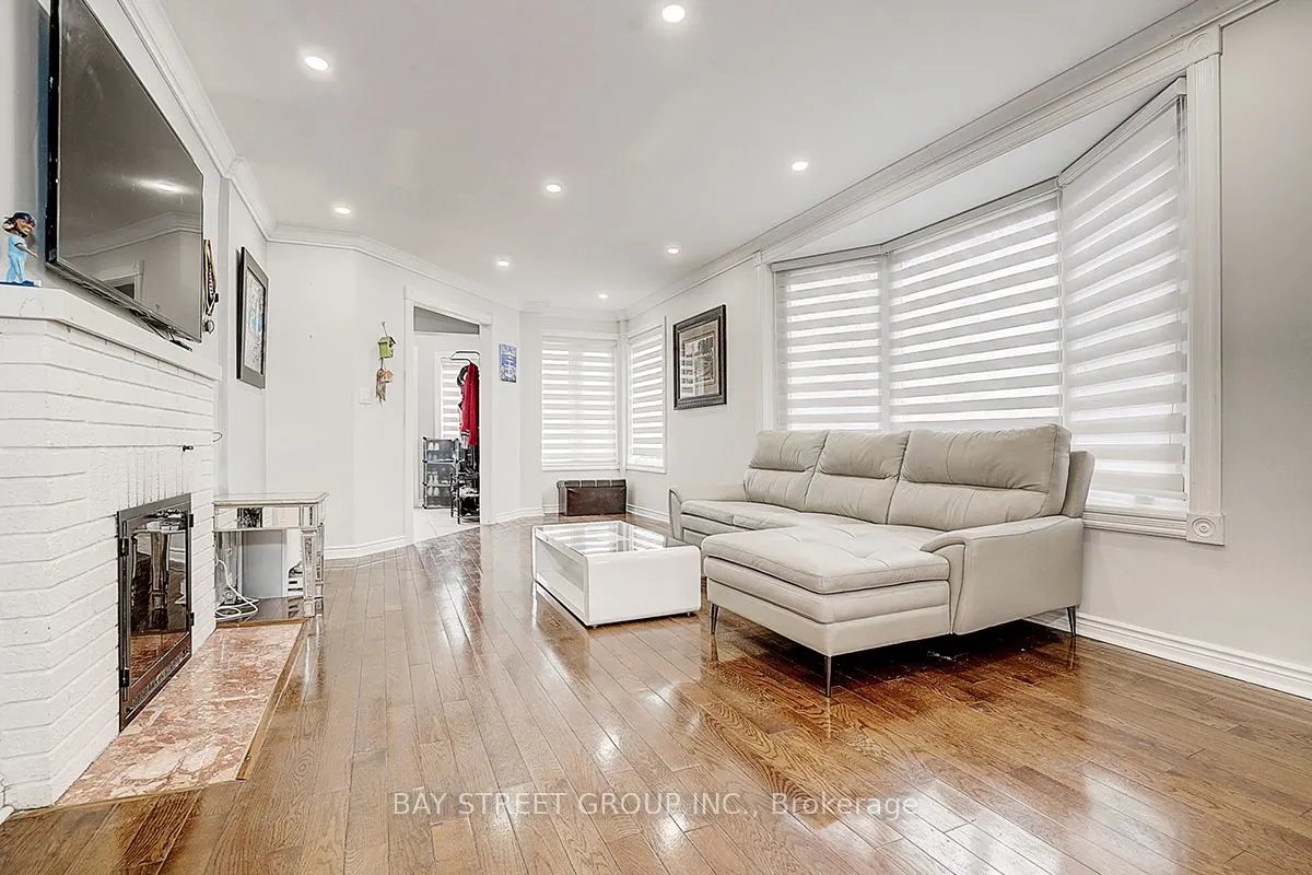 6 Larwood Boulevard