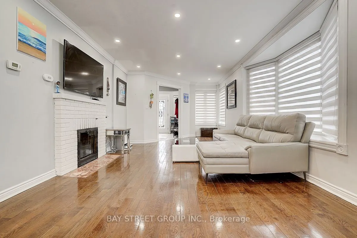 6 Larwood Boulevard