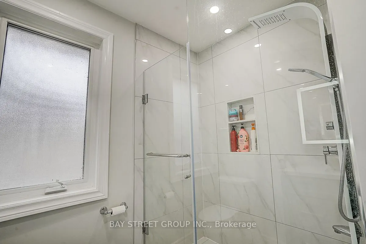 6 Larwood Boulevard
