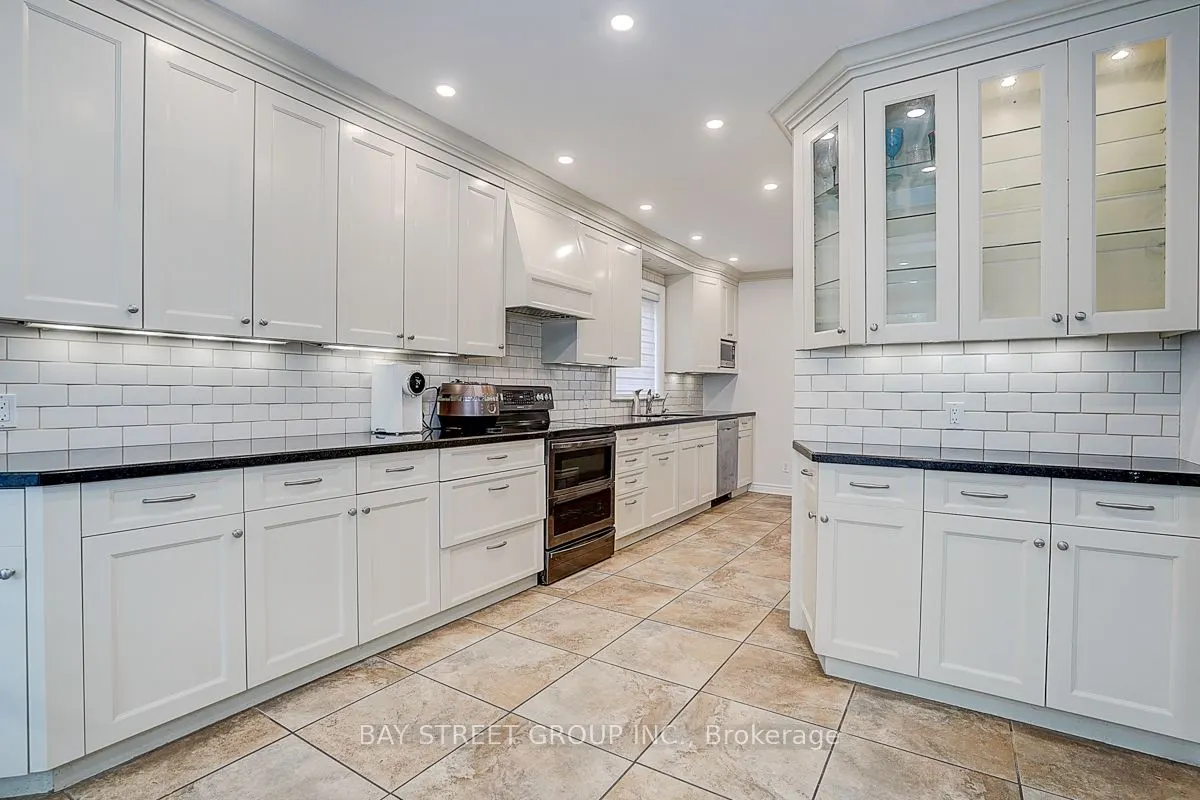 6 Larwood Boulevard