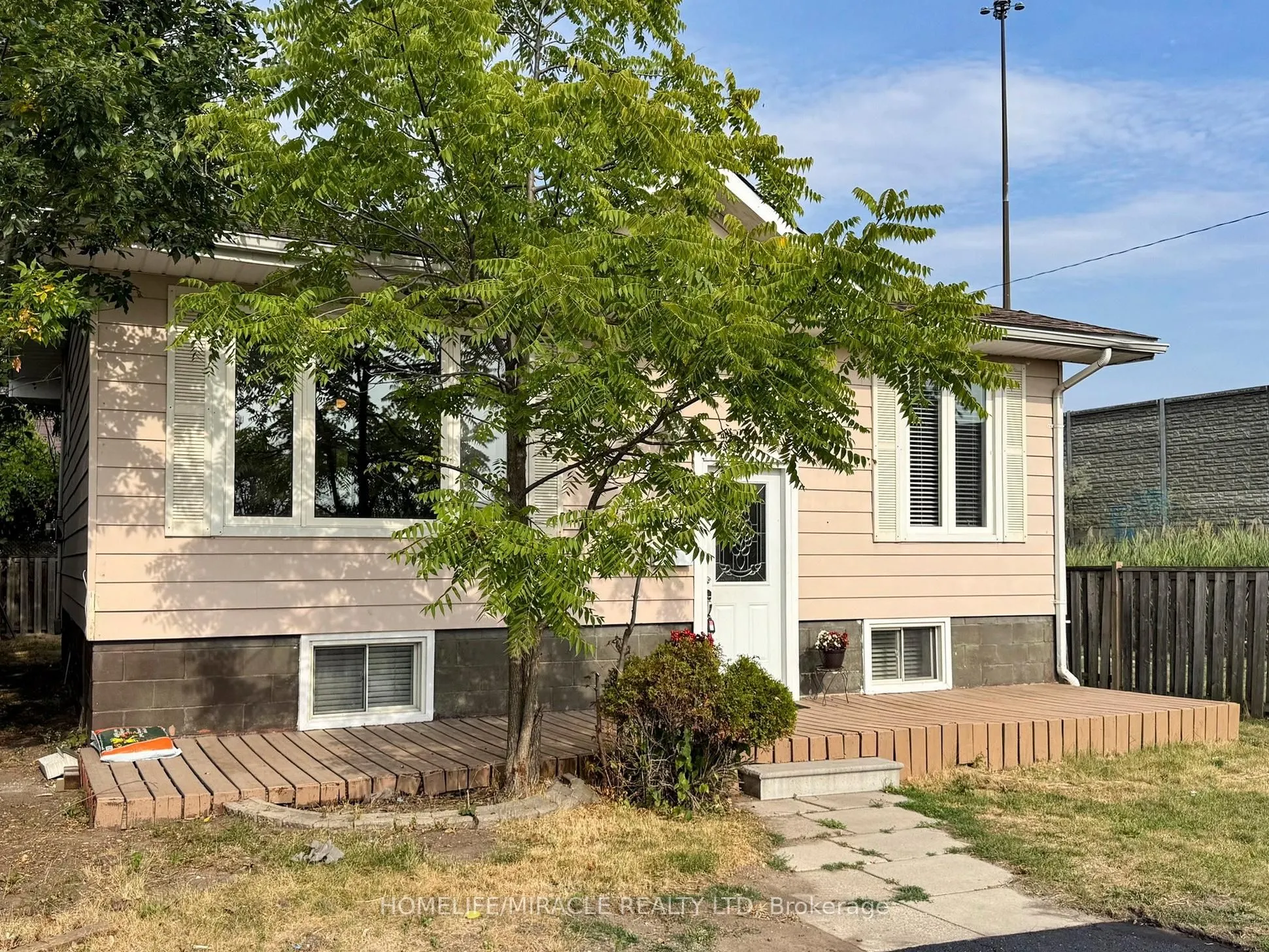 1 Tudor Avenue