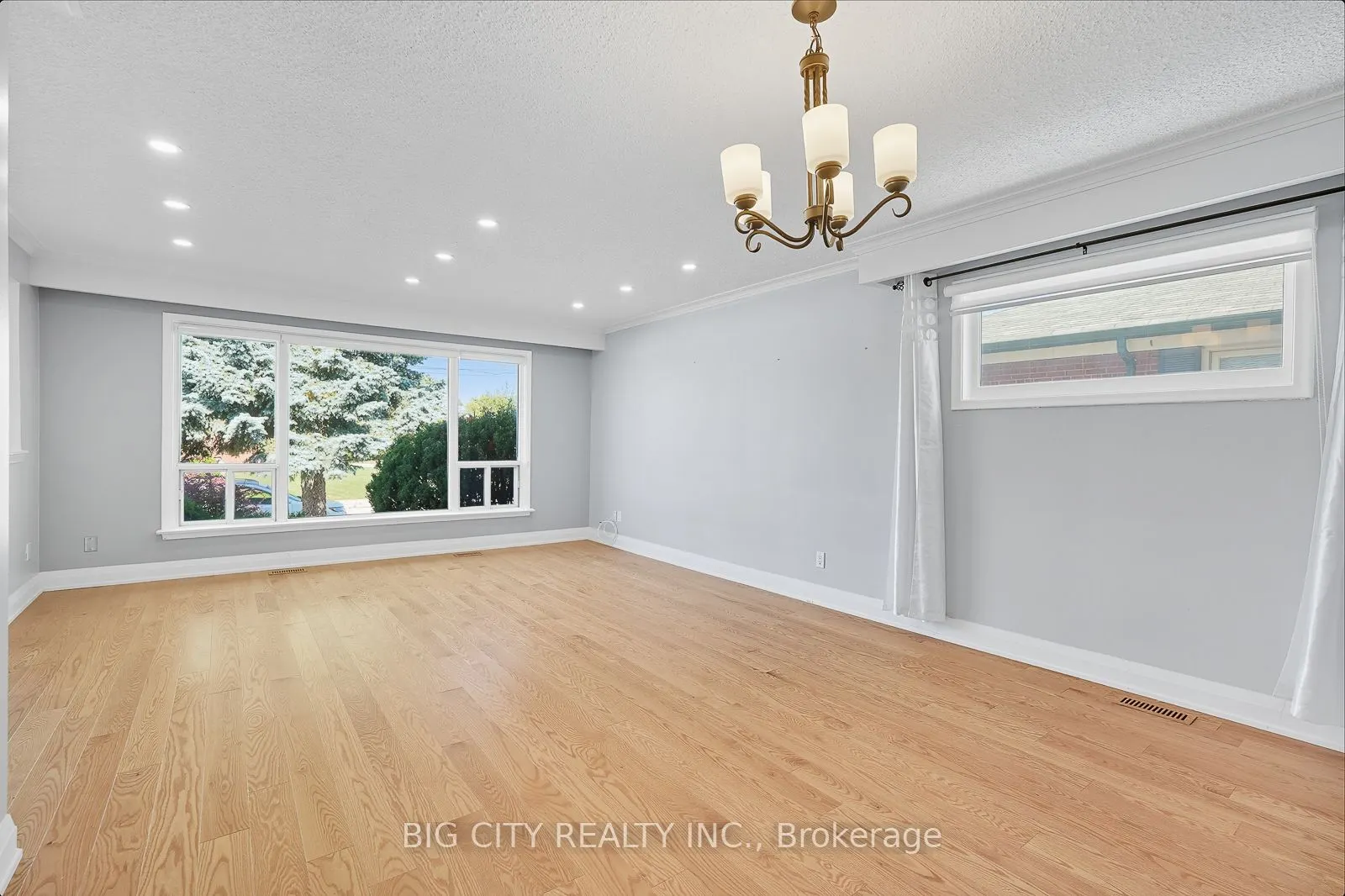 7 Armitage Drive, #Upper