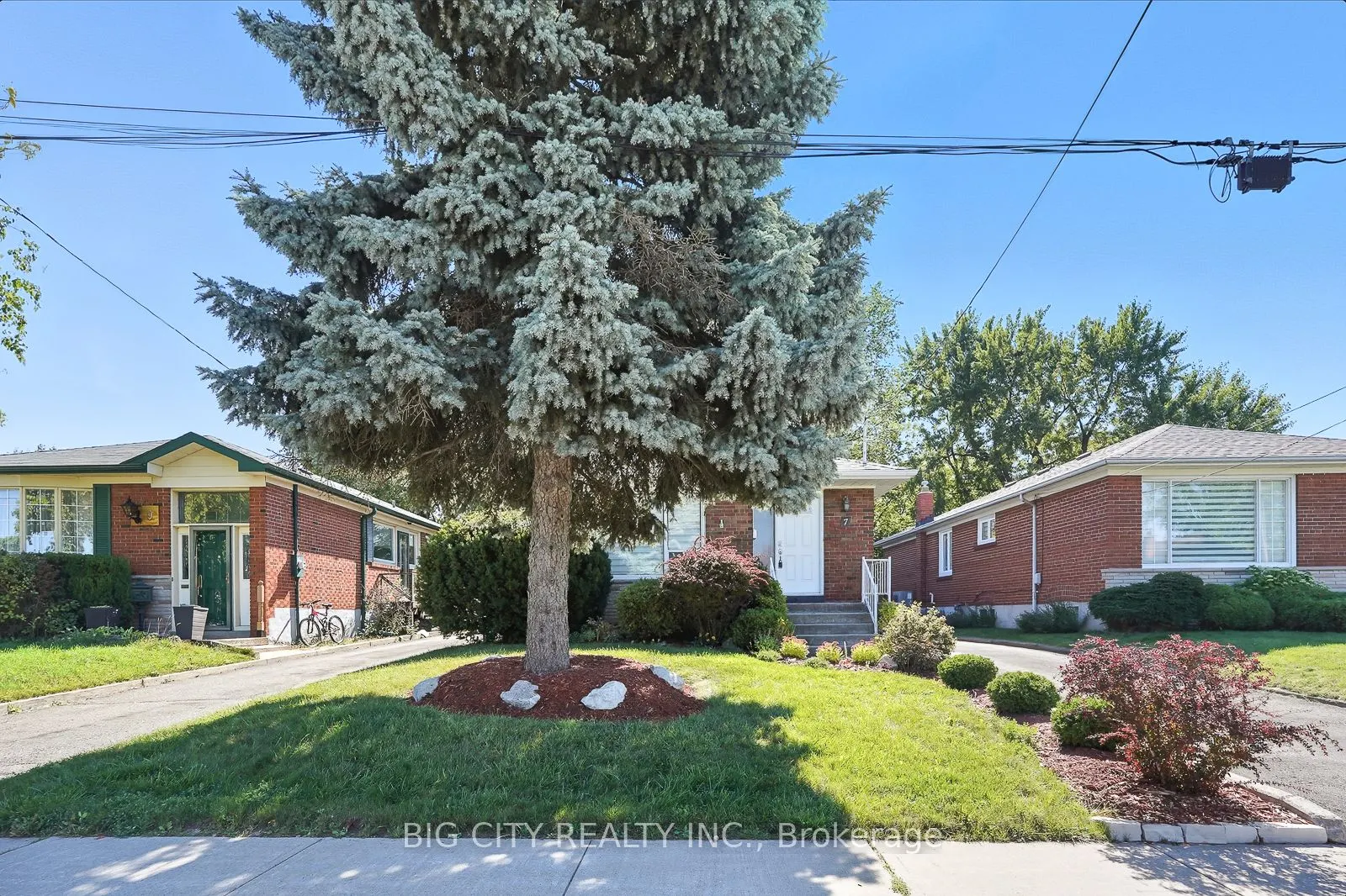 7 Armitage Drive, #Upper