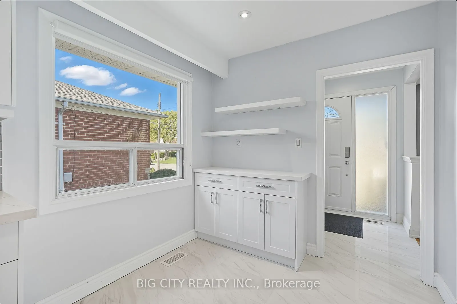 7 Armitage Drive, #Upper