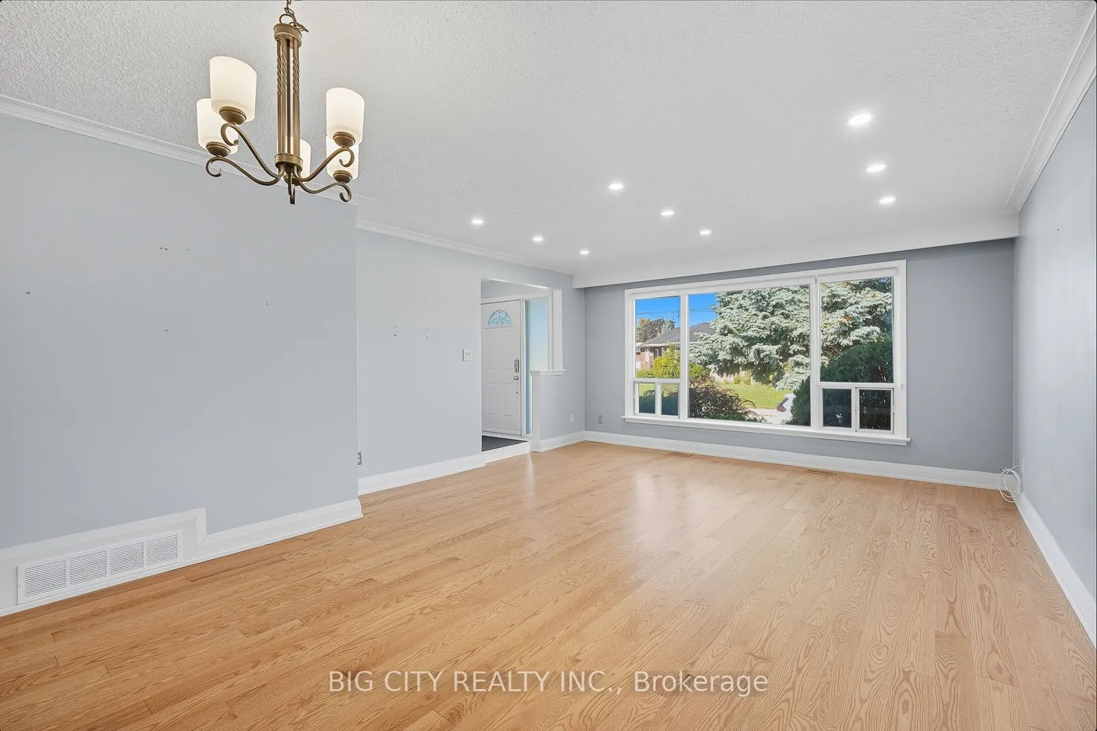 7 Armitage Drive, #Upper