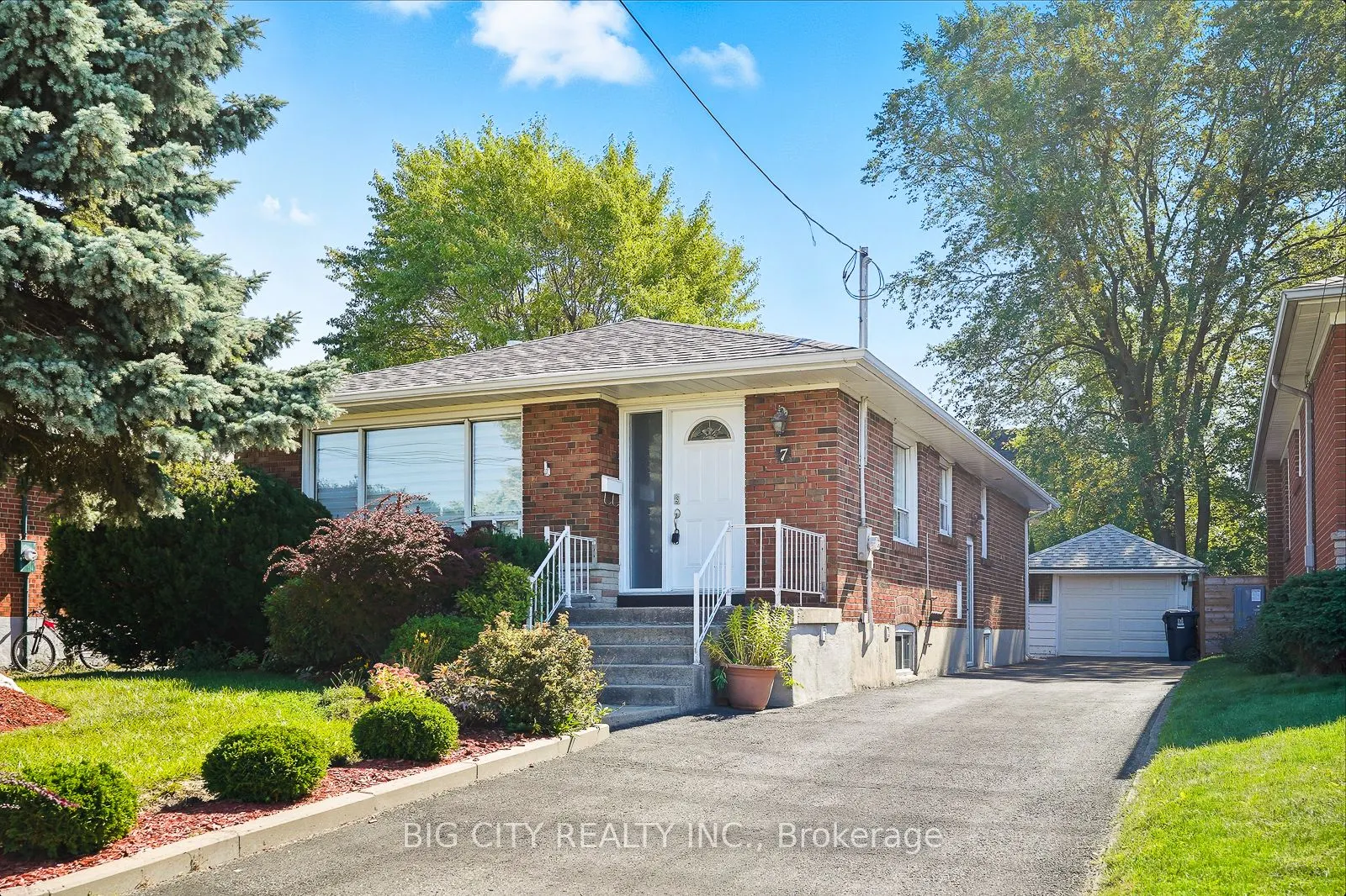 7 Armitage Drive, #Upper