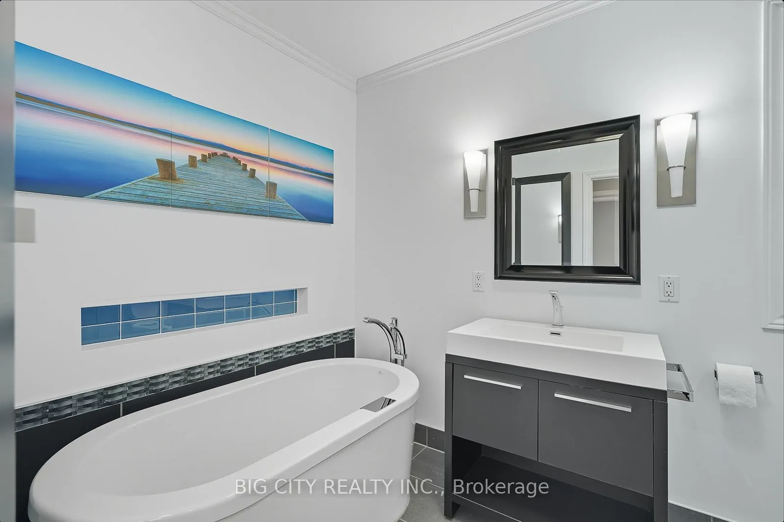 7 Armitage Drive, #Upper