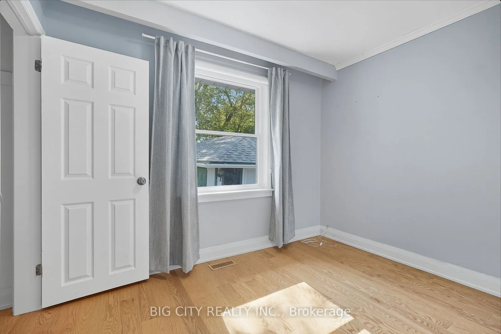 7 Armitage Drive, #Upper