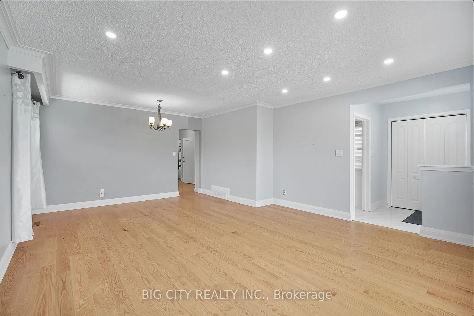 7 Armitage Drive, #Upper