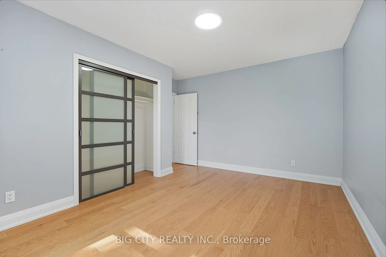7 Armitage Drive, #Upper