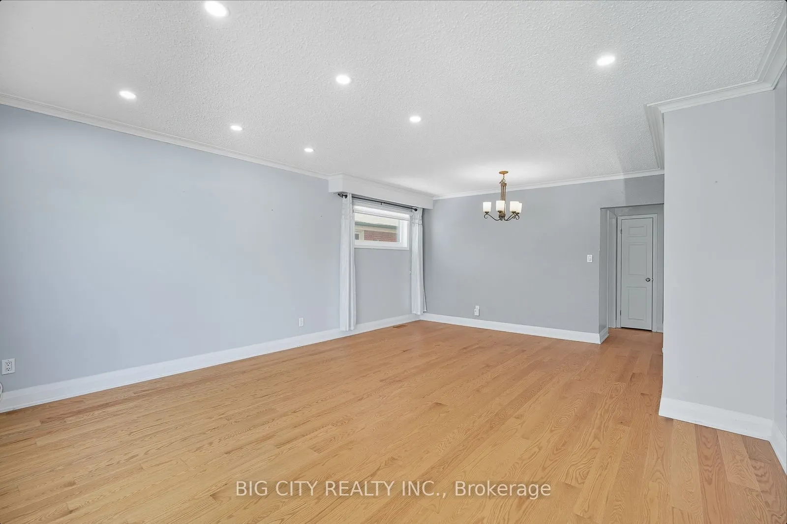 7 Armitage Drive, #Upper