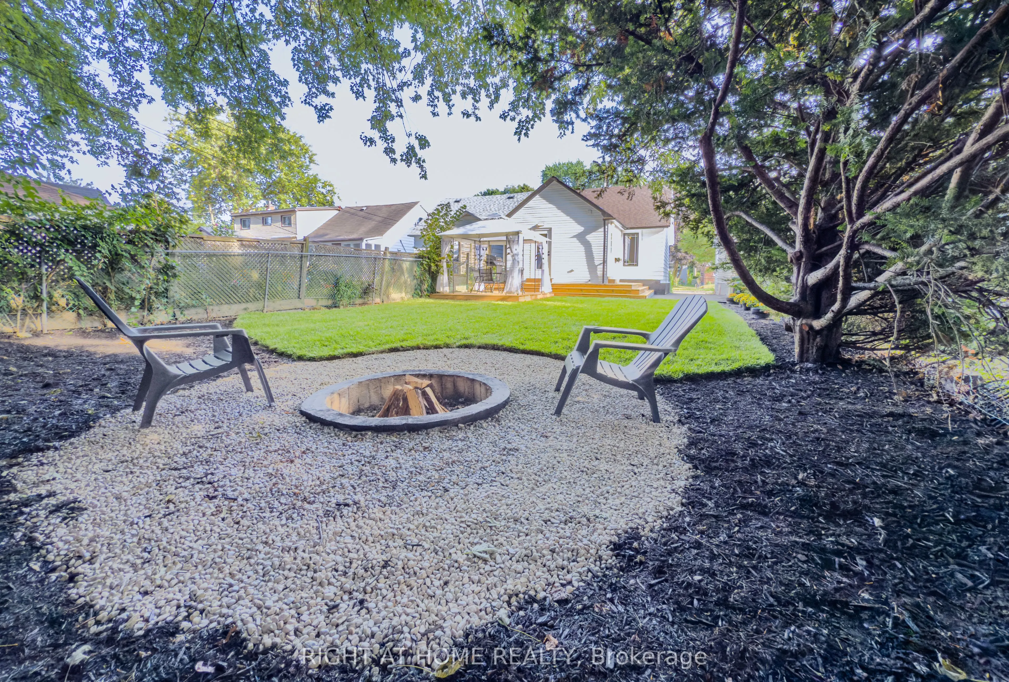 32 Brenton Street