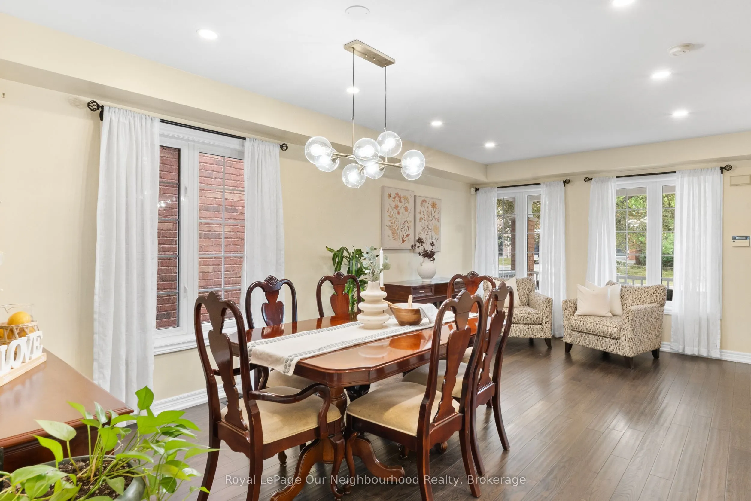 862 Audley Road S