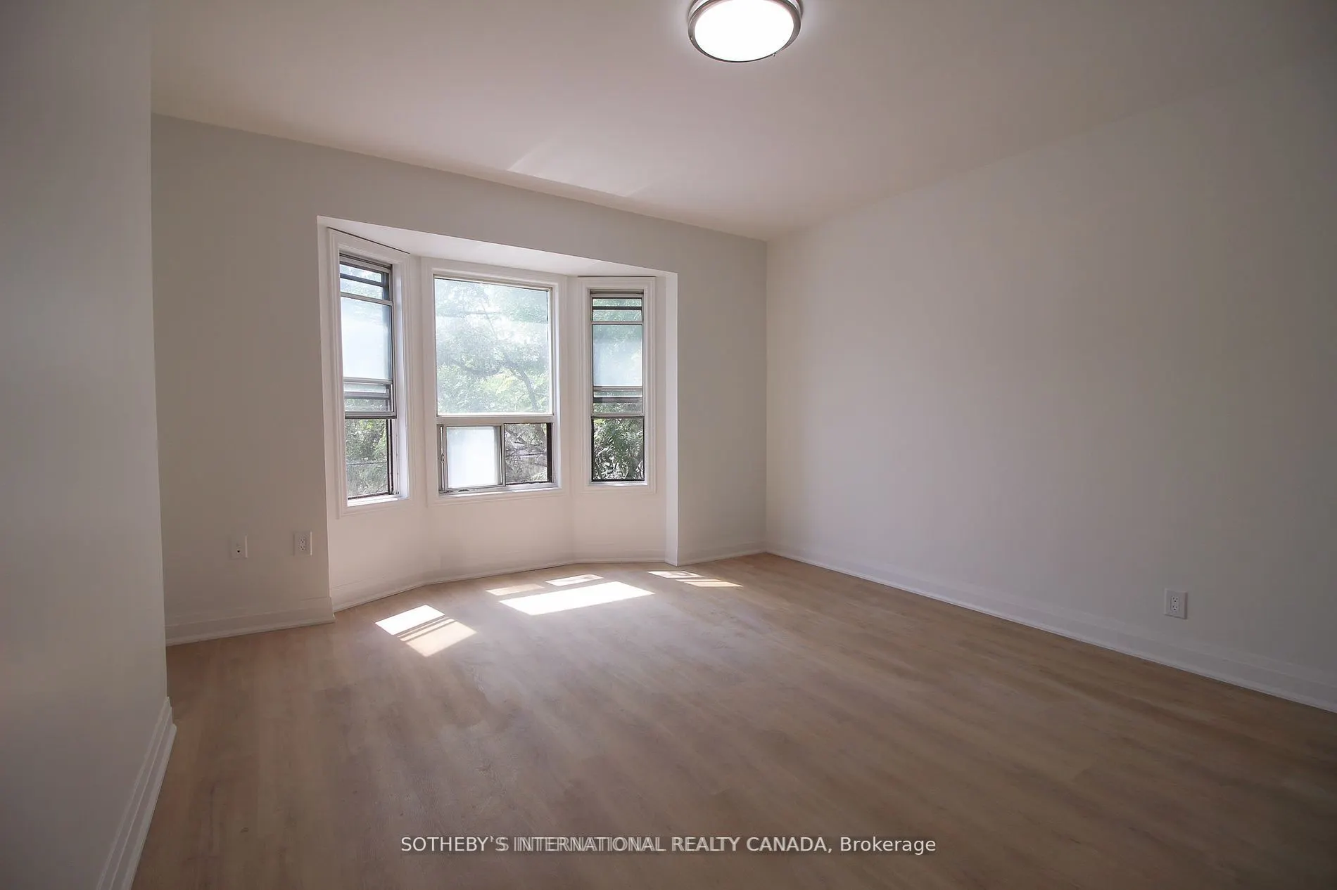 1026 Queen Street, #Upper