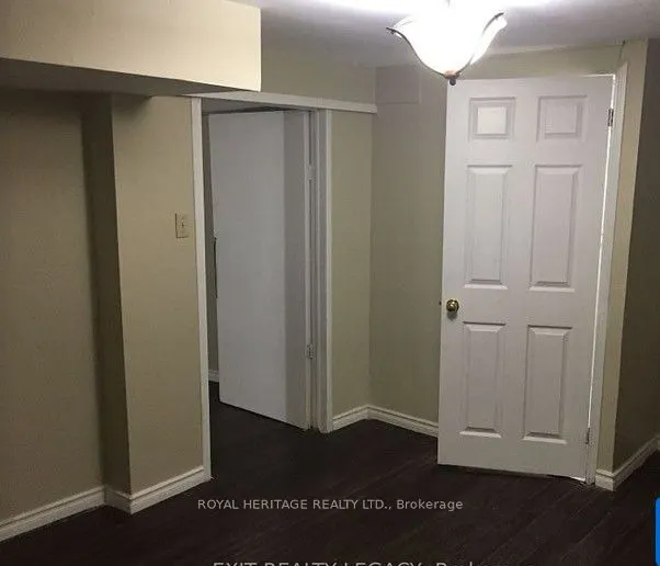 8 Ryecliffe Court