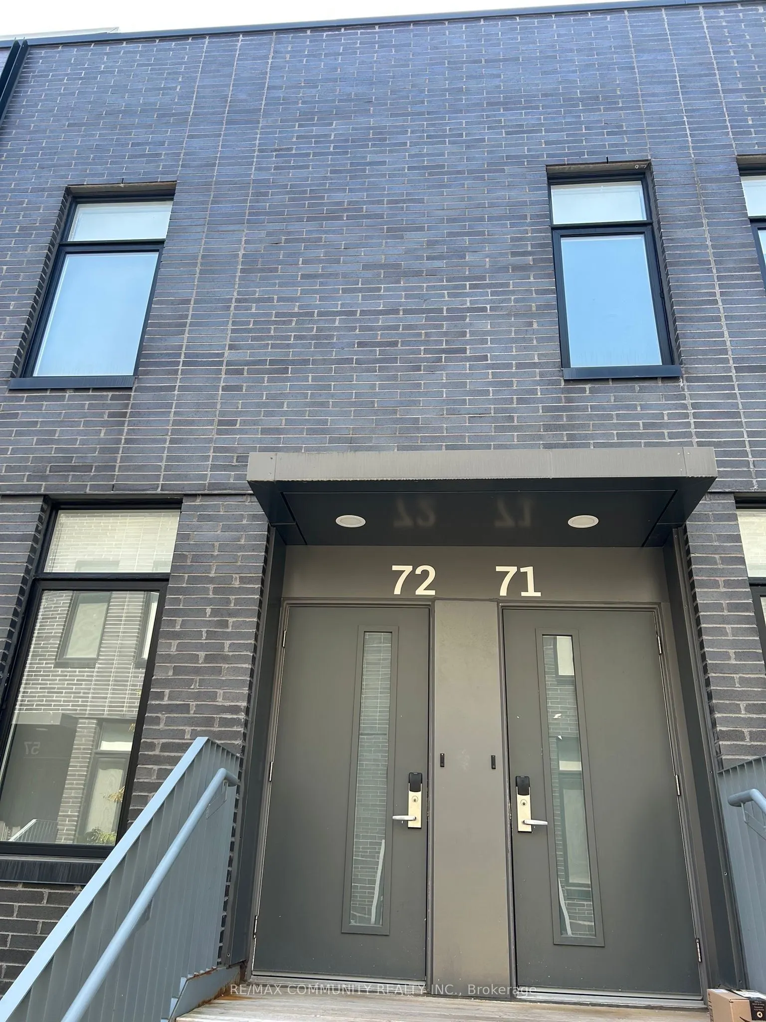 1760 Simcoe Street N, #72