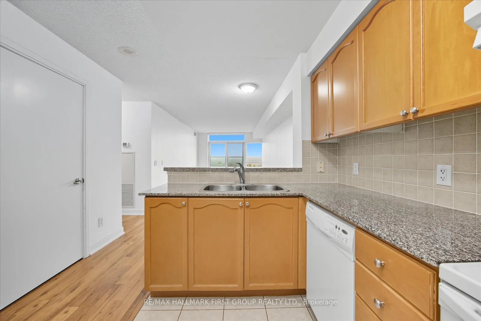 238 Bonis Avenue, #1015