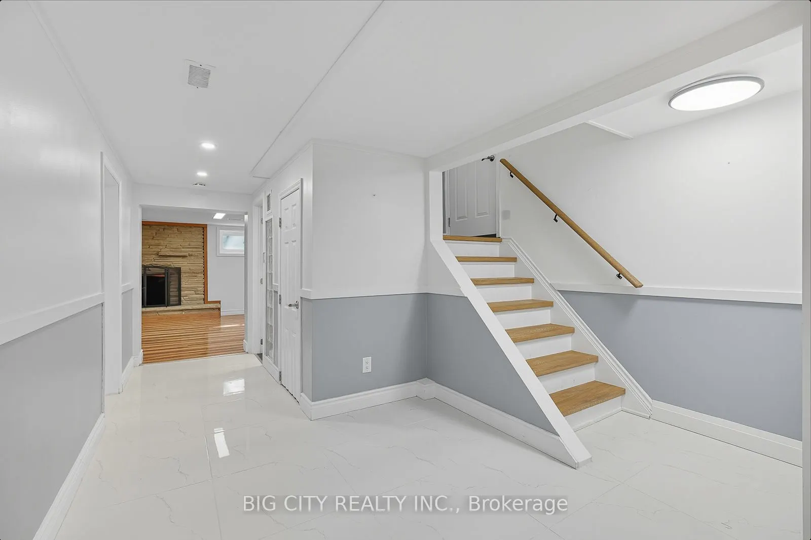 7 Armitage Drive, #Lower