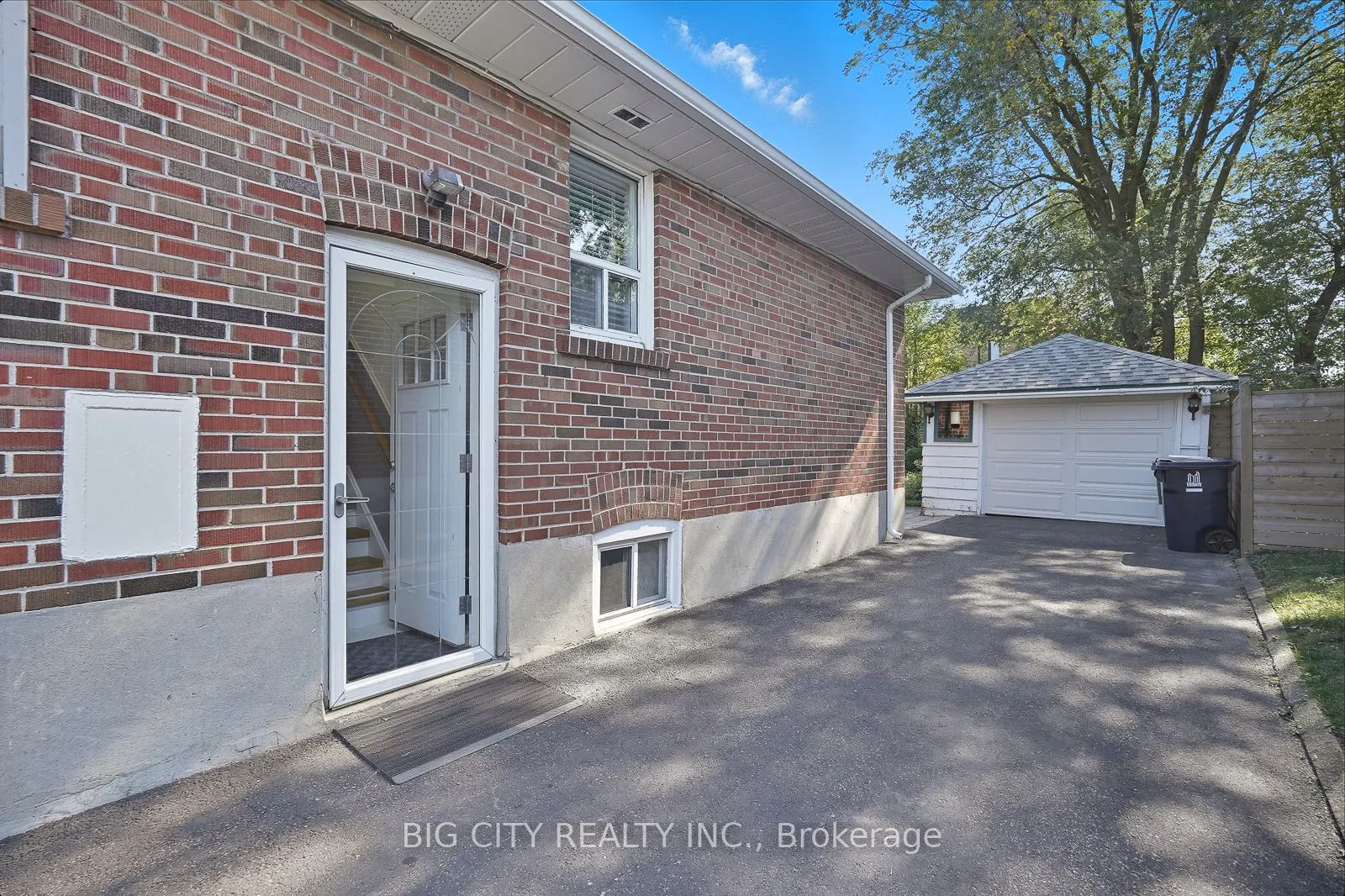 7 Armitage Drive, #Lower
