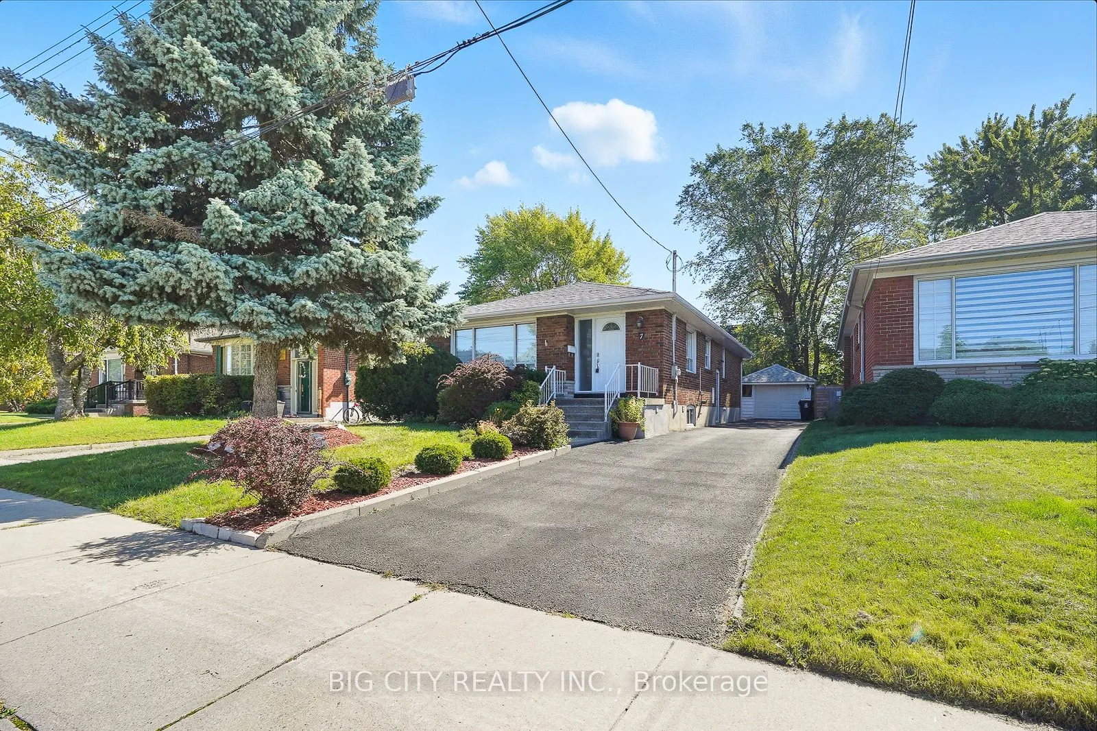 7 Armitage Drive, #Lower