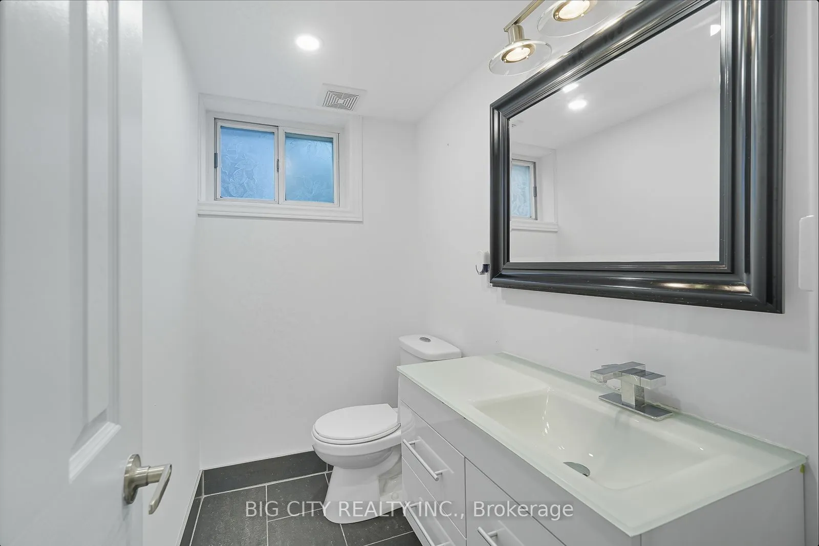 7 Armitage Drive, #Lower