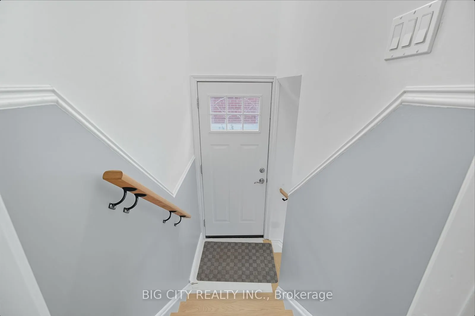 7 Armitage Drive, #Lower