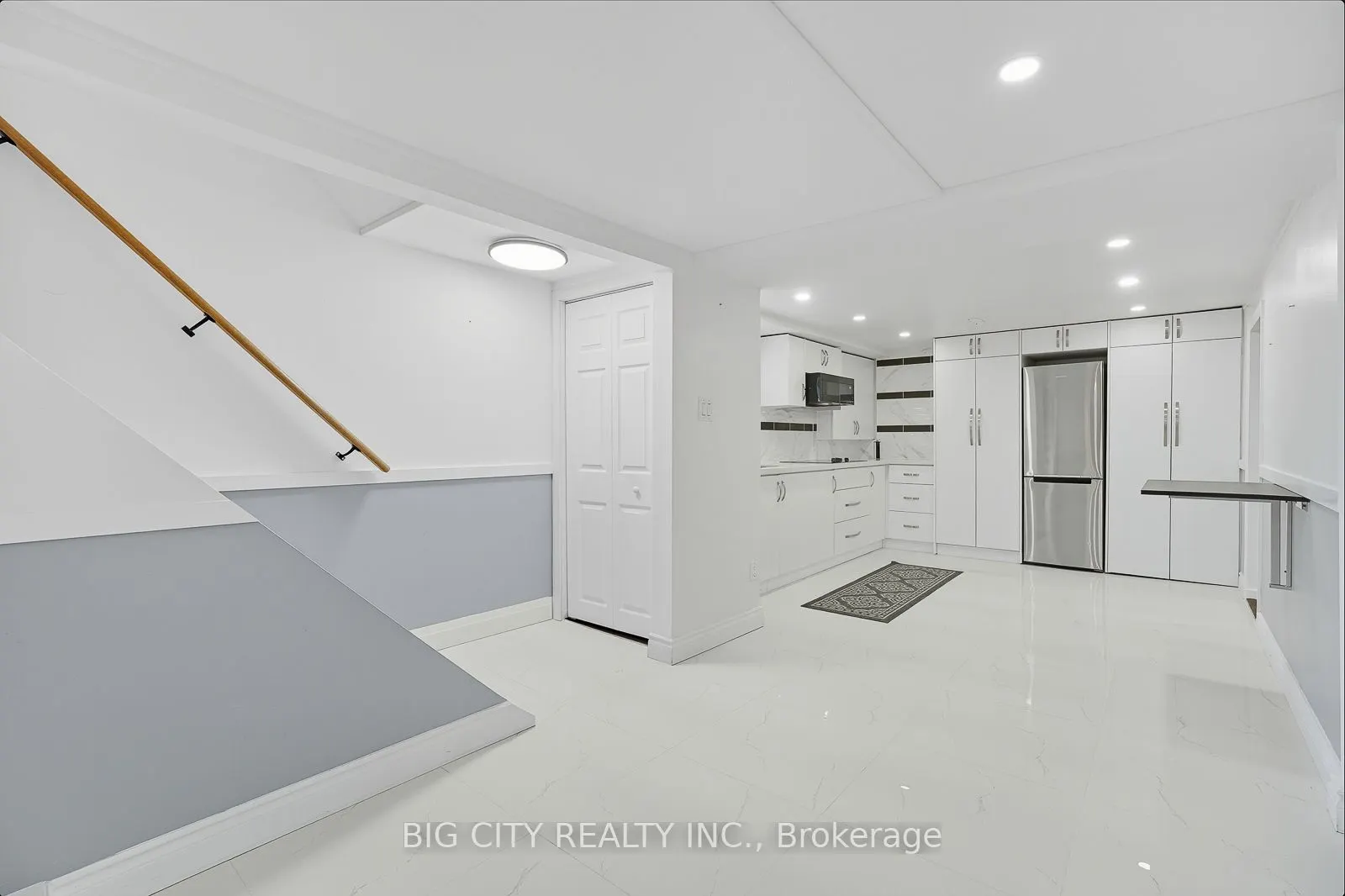 7 Armitage Drive, #Lower