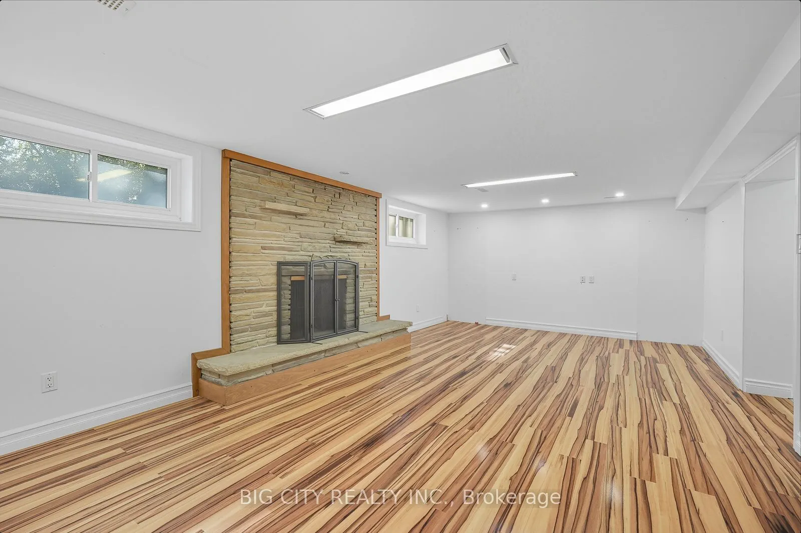 7 Armitage Drive, #Lower
