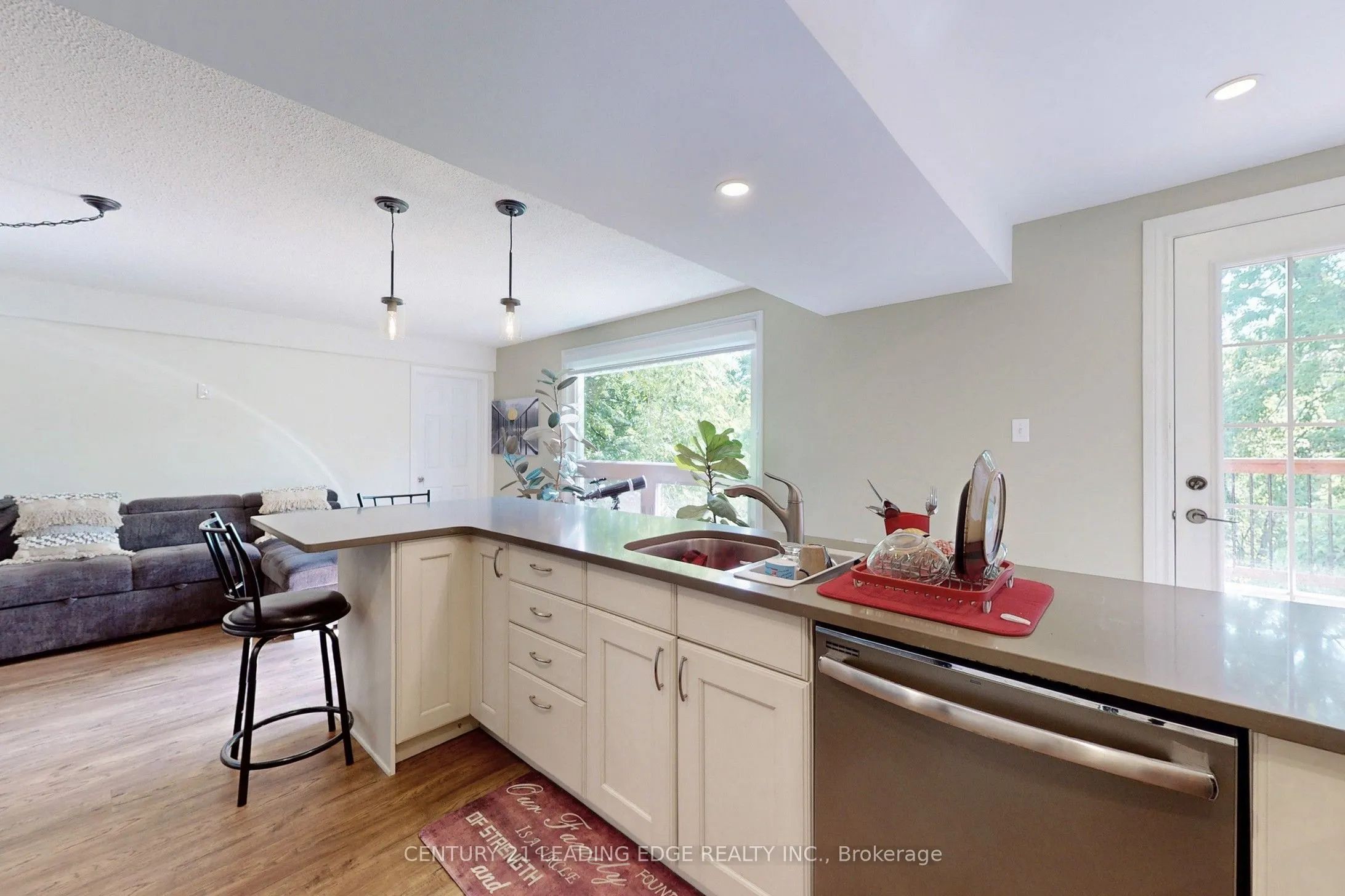 61 Garden Street NE, #Middle Level