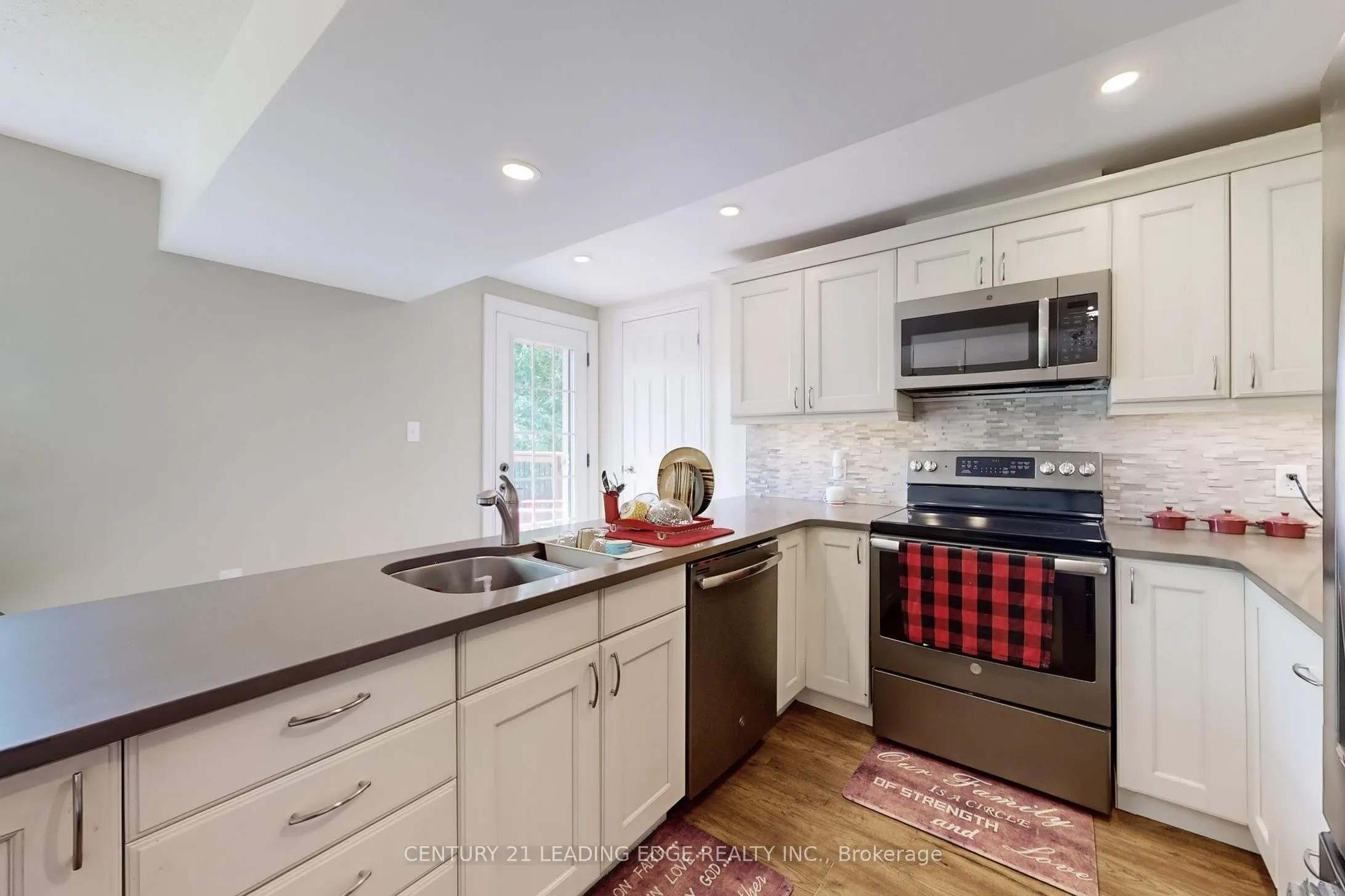 61 Garden Street NE, #Middle Level
