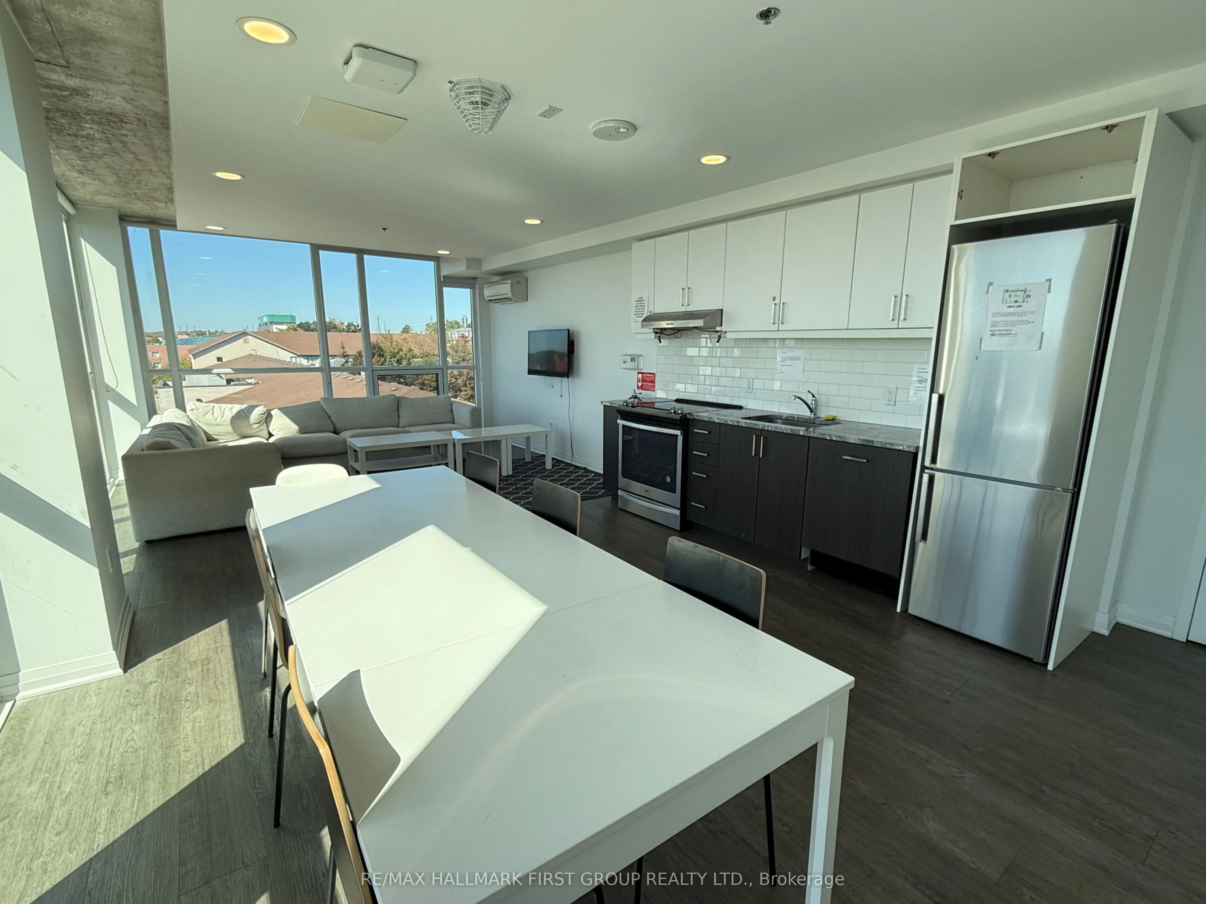 1900 Simcoe Street N, #529