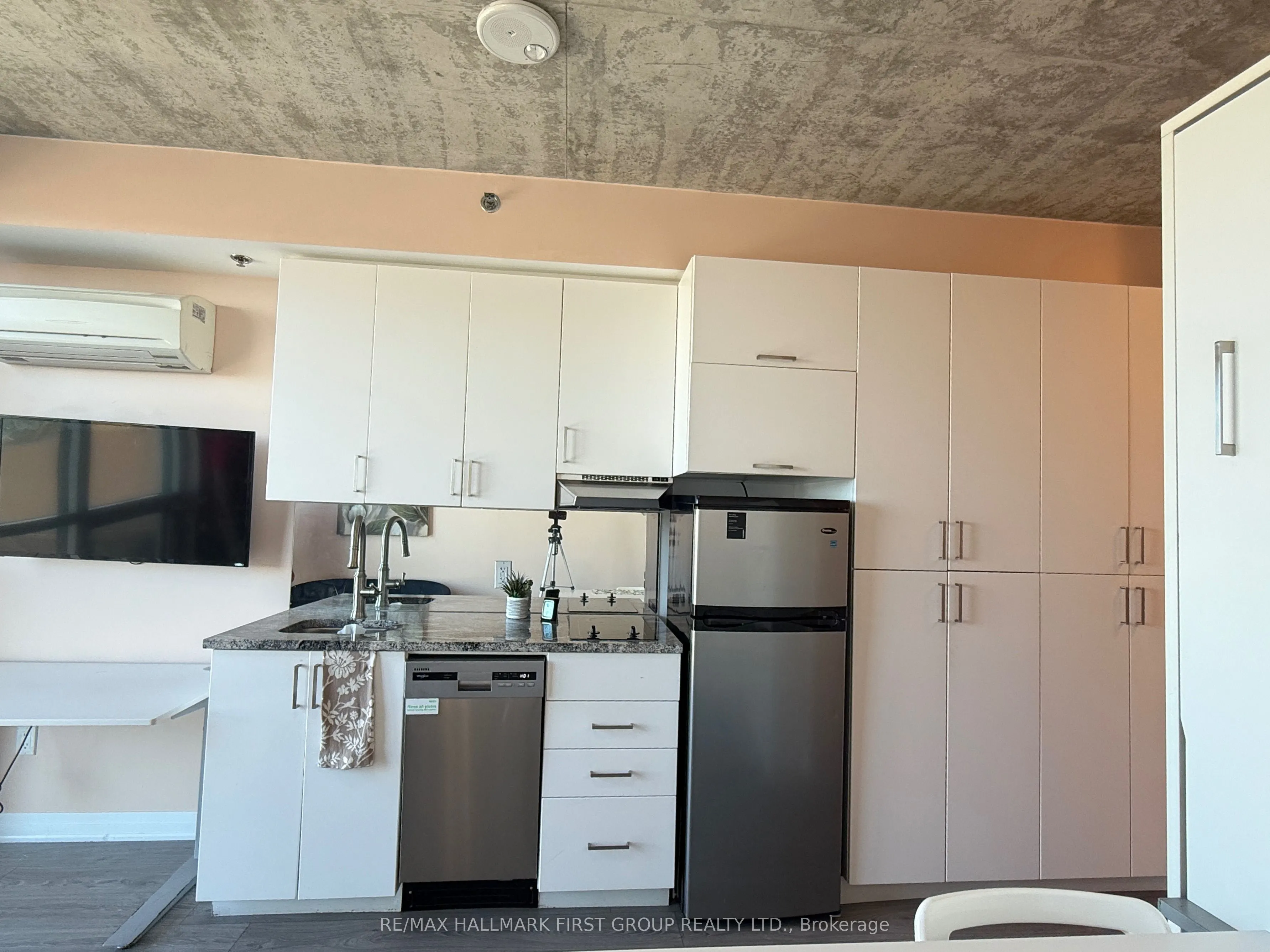 1900 Simcoe Street N, #529